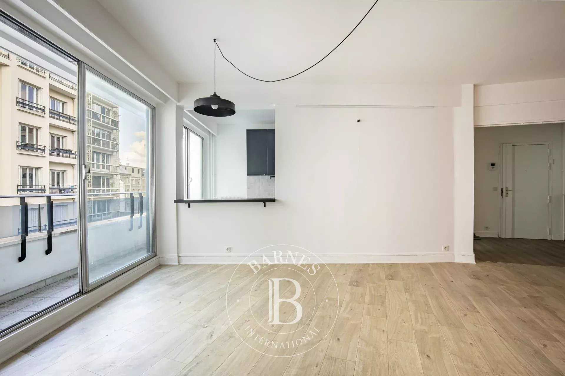 Paris  - Appartement 4 Pièces 2 Chambres
