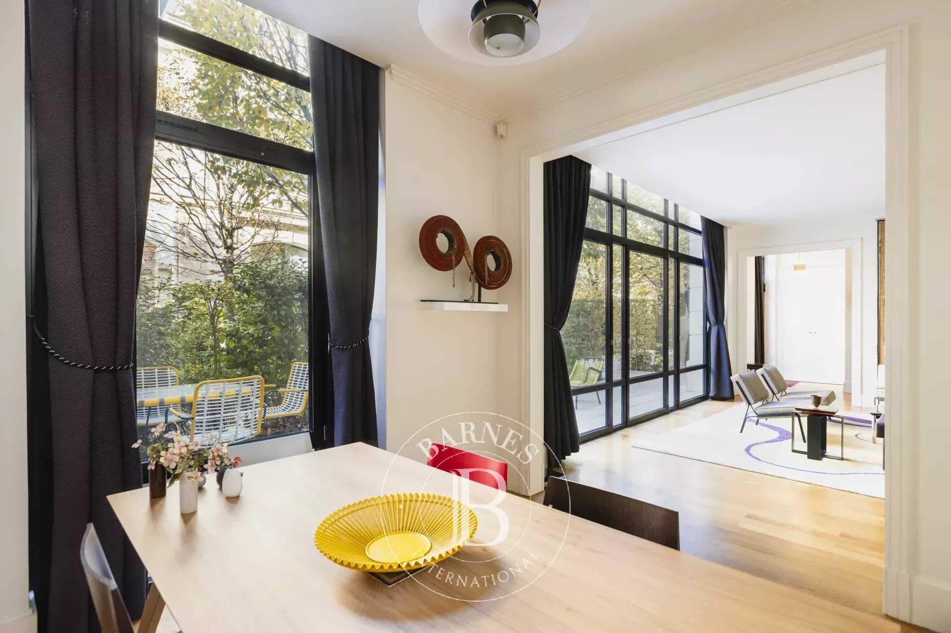 Paris  - Appartement 7 Pi&egrave;ces 3 Chambres