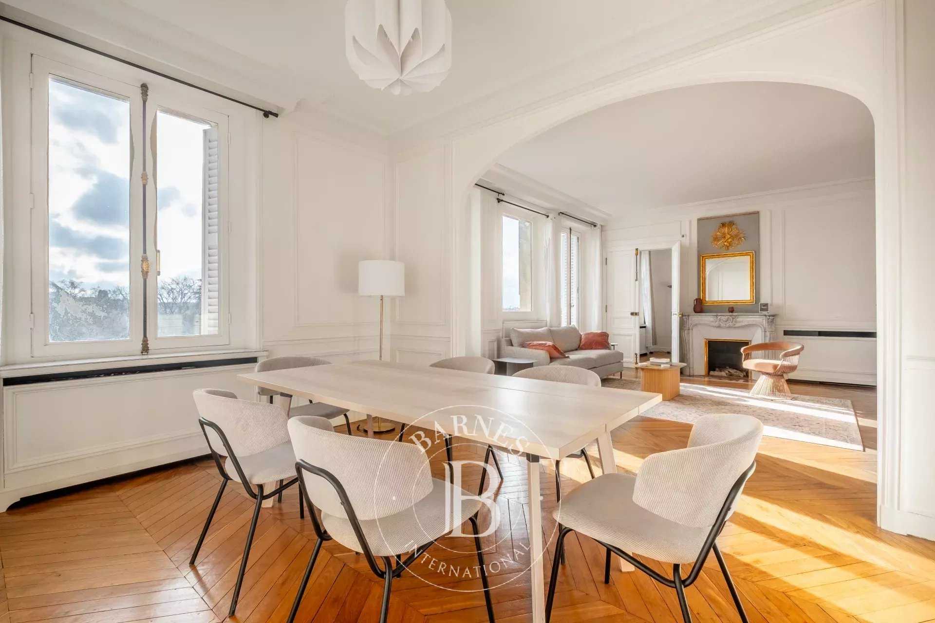 Paris  - Appartement 4 Pi&egrave;ces 2 Chambres