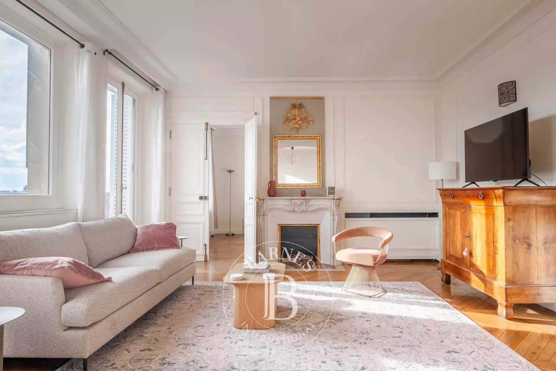 Paris  - Appartement 4 Pi&egrave;ces 2 Chambres