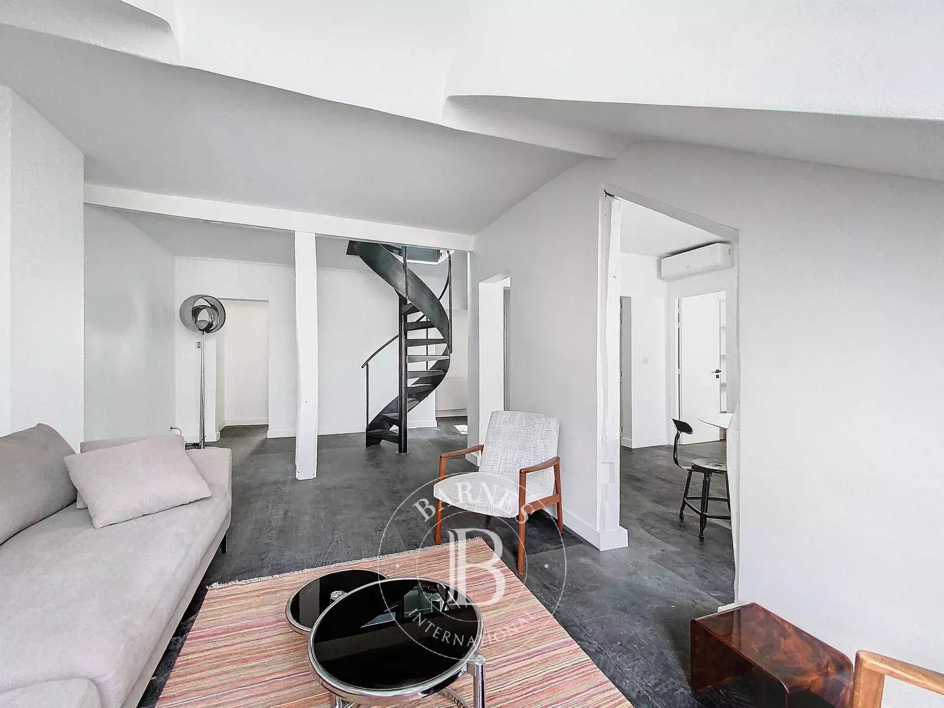 Paris  - Appartement 4 Pièces 2 Chambres
