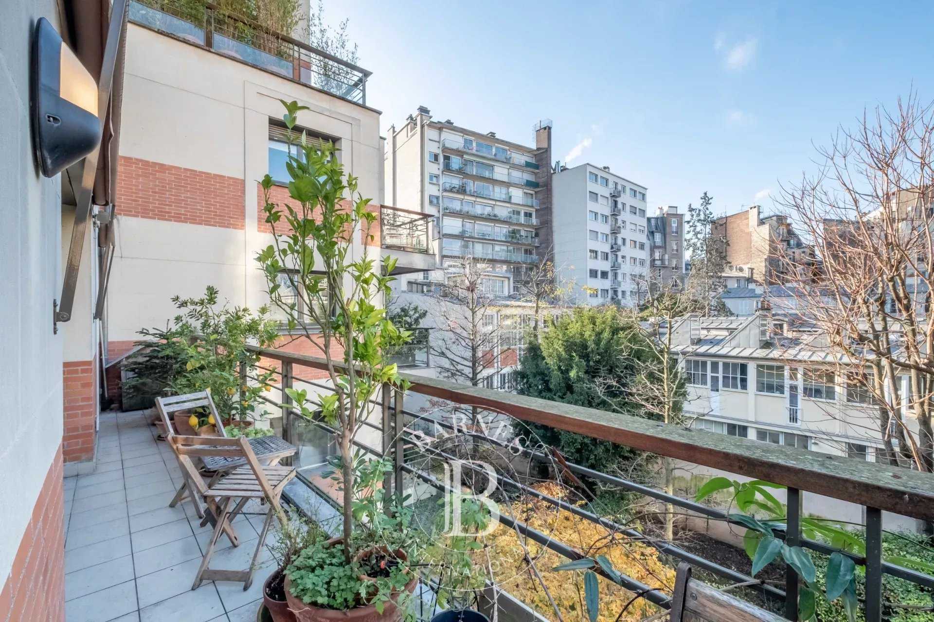 Paris  - Appartement 4 Pièces 2 Chambres