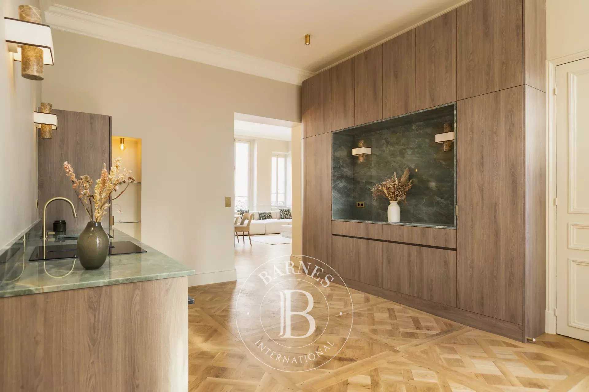 Apartment Paris 75007  -  ref 85737126 (picture 2)