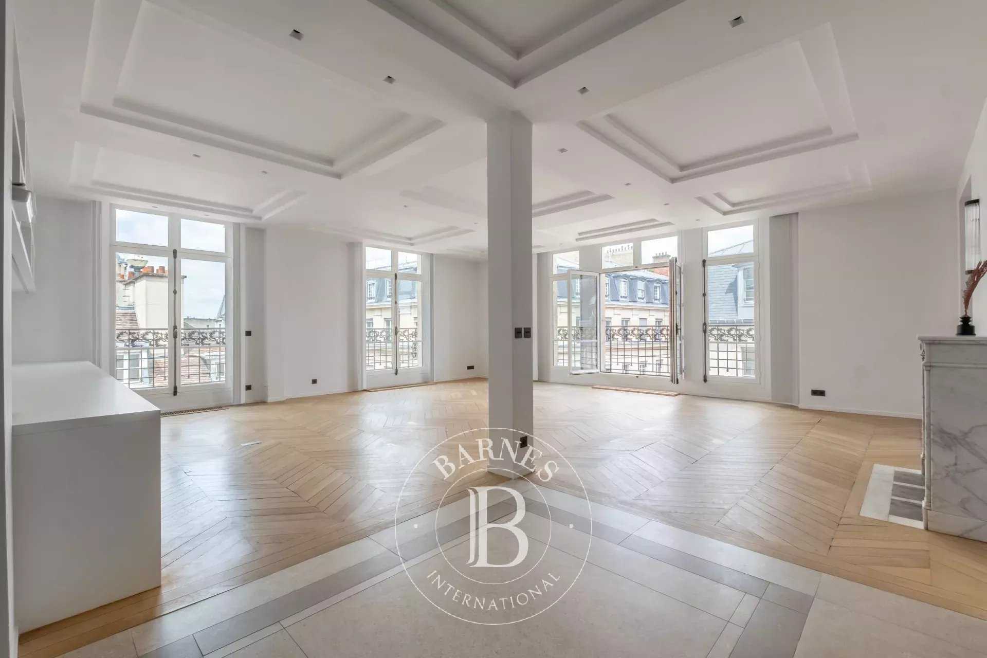 Paris  - Appartement 8 Pi&egrave;ces 5 Chambres