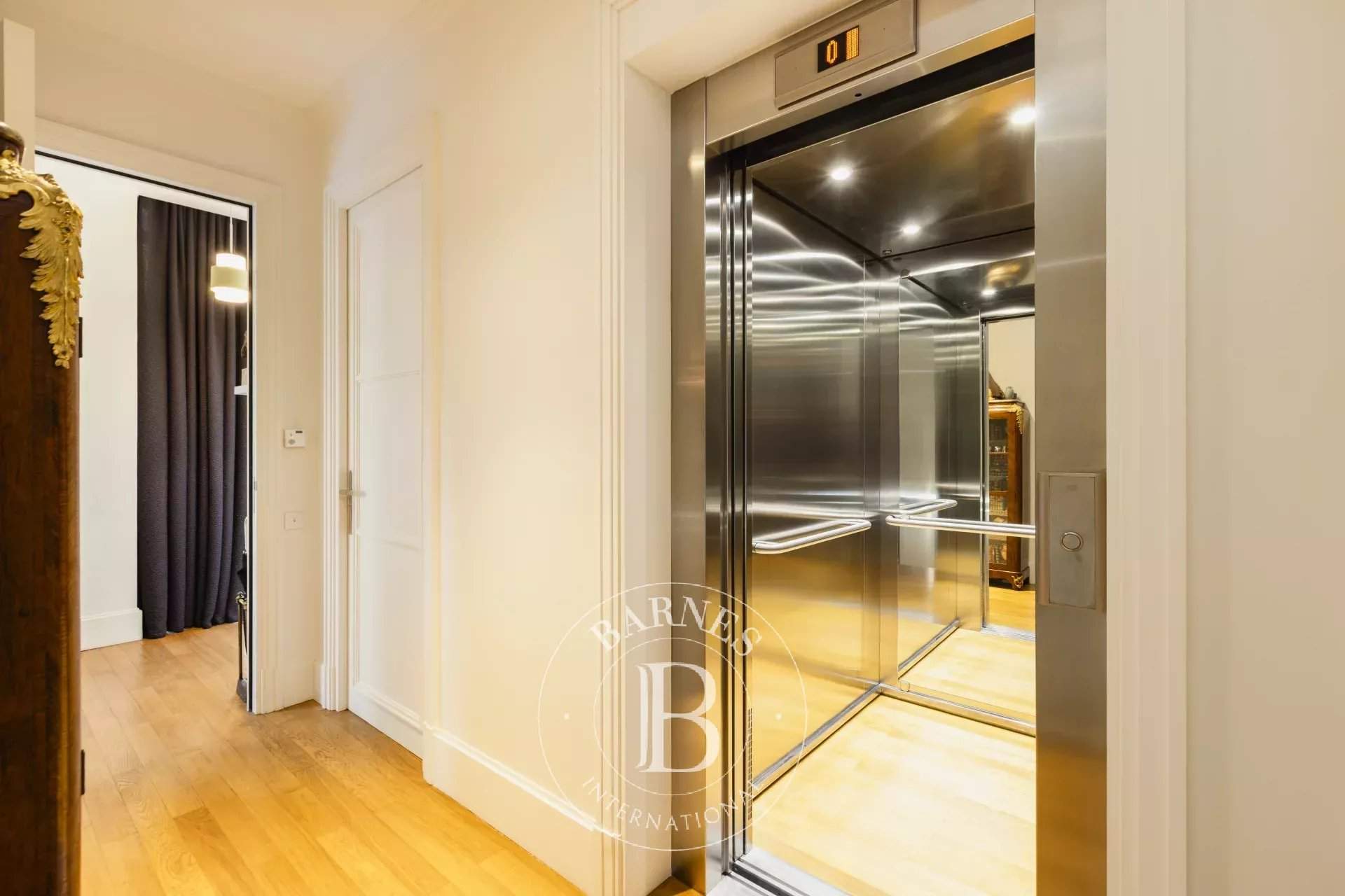 Paris  - Appartement 7 Pi&egrave;ces 3 Chambres - picture 8