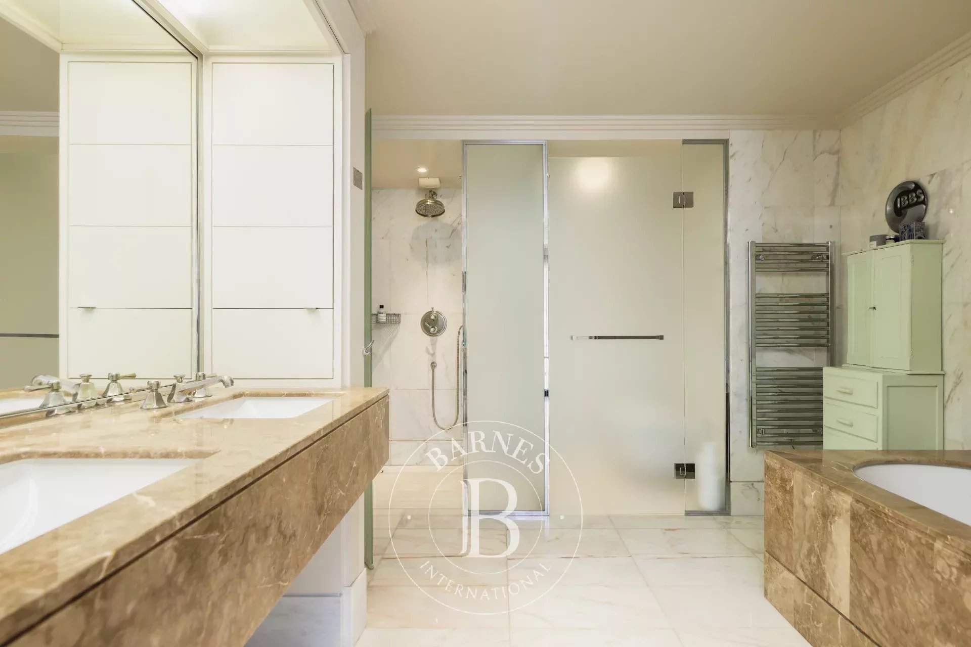 Paris  - Appartement 7 Pi&egrave;ces 3 Chambres - picture 13