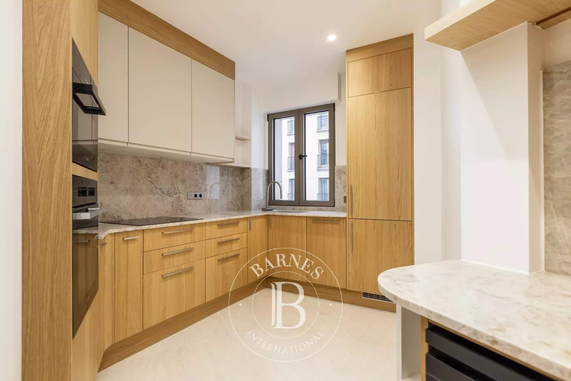 Paris  - Appartement 6 Pi&egrave;ces 2 Chambres - picture 7