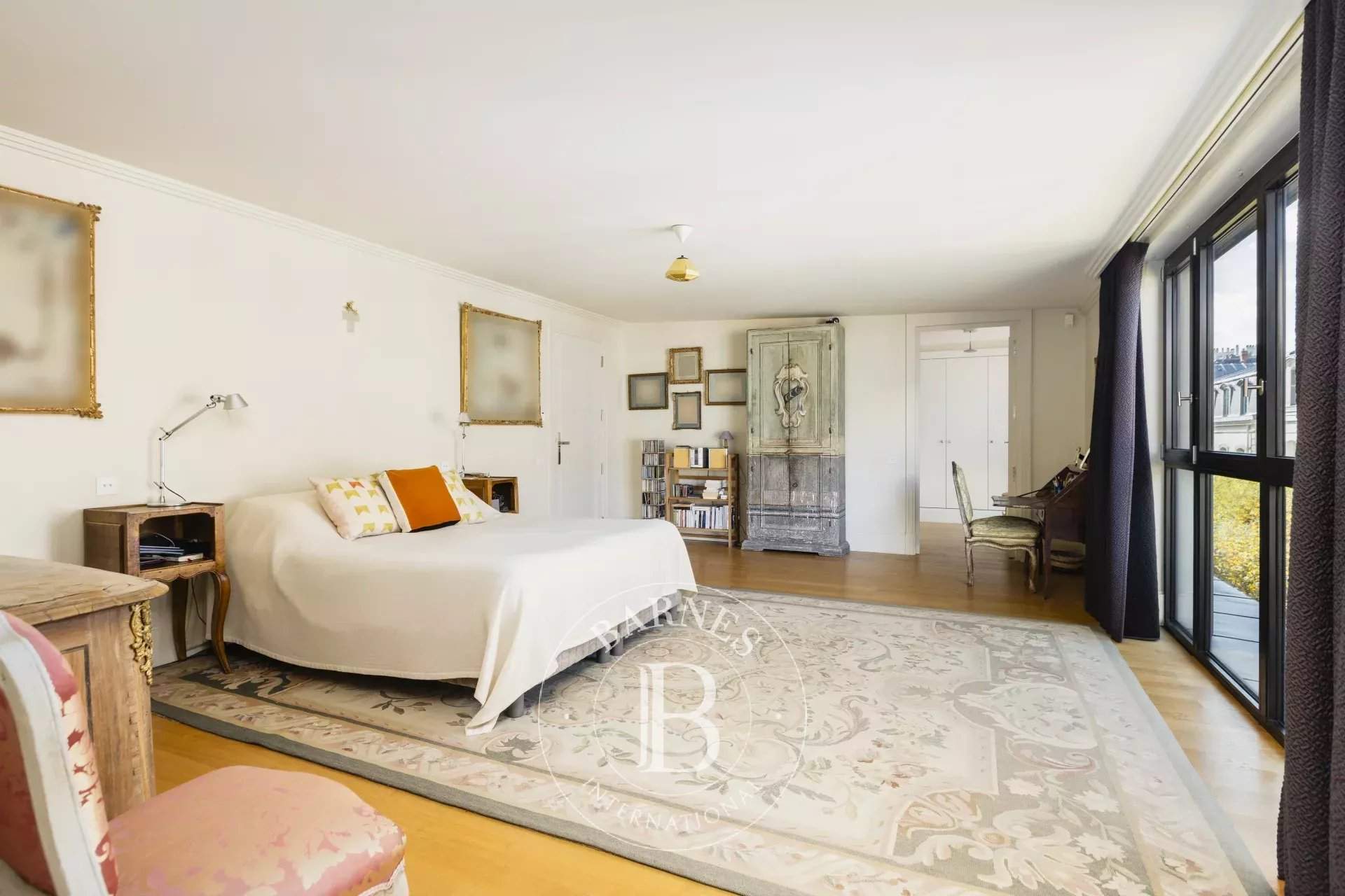 Paris  - Appartement 7 Pi&egrave;ces 3 Chambres - picture 9