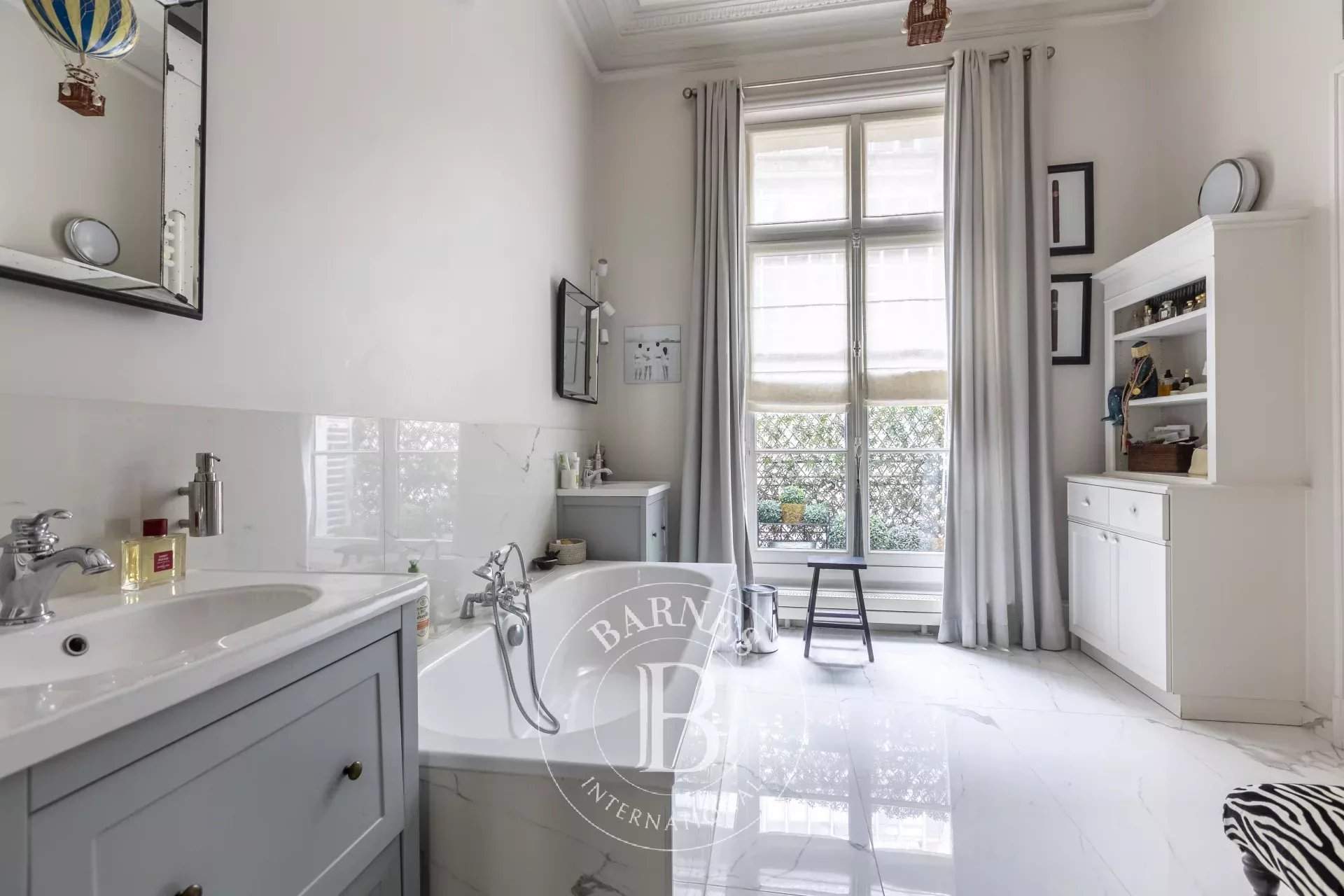 Paris  - Apartment 3 Bedrooms - picture 9