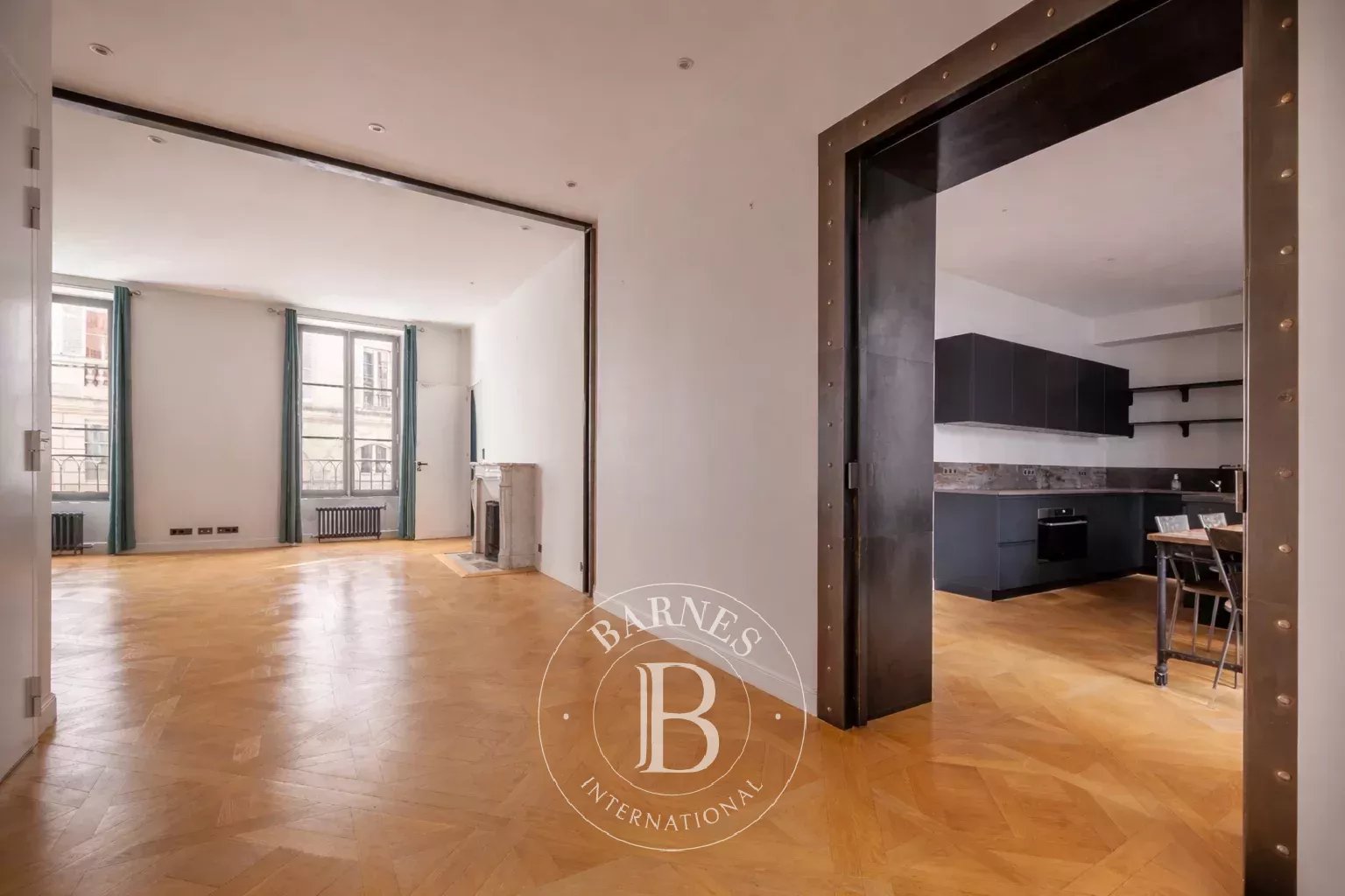 Paris  - Apartment 4 Bedrooms - picture 4