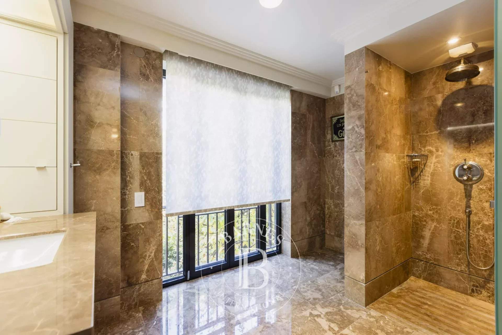 Paris  - Appartement 7 Pi&egrave;ces 3 Chambres - picture 17