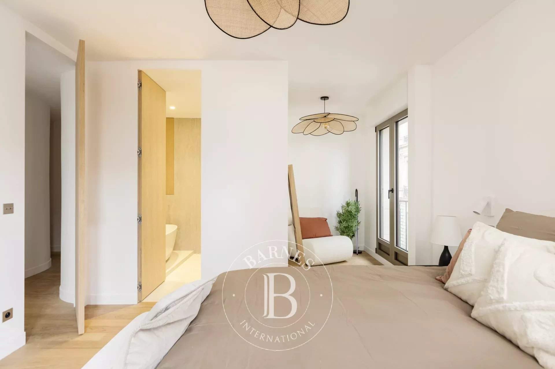 Paris  - Appartement 6 Pi&egrave;ces 2 Chambres - picture 9