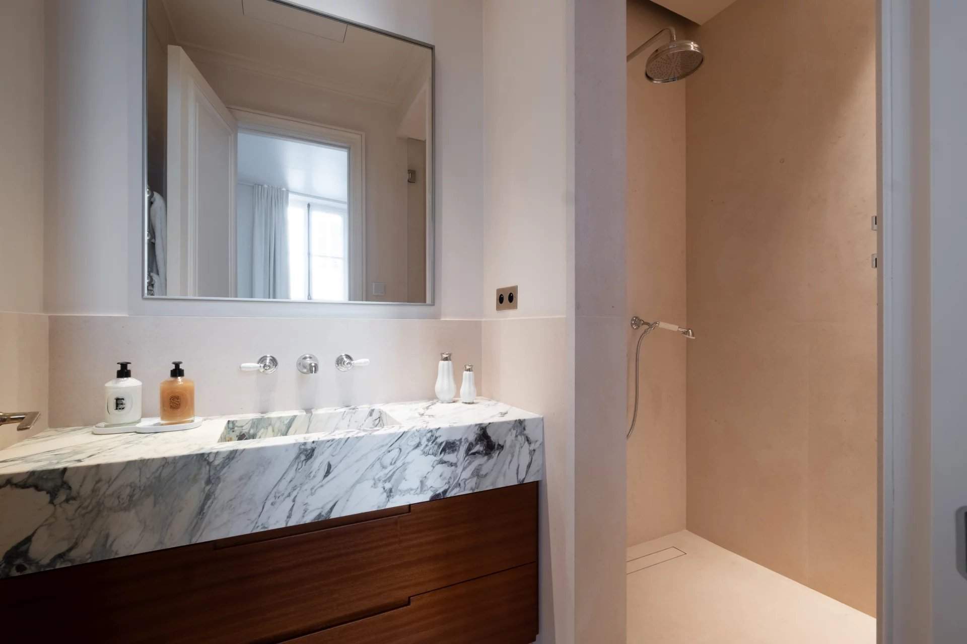 Paris  - Appartement 5 Pi&egrave;ces 3 Chambres - picture 16