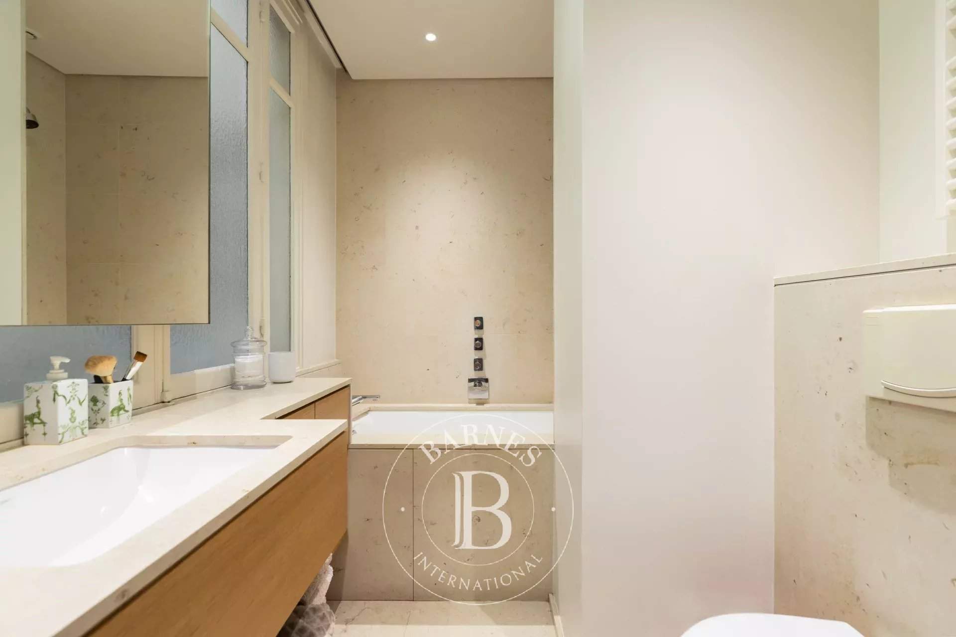 Paris  - Apartment 3 Bedrooms - picture 12