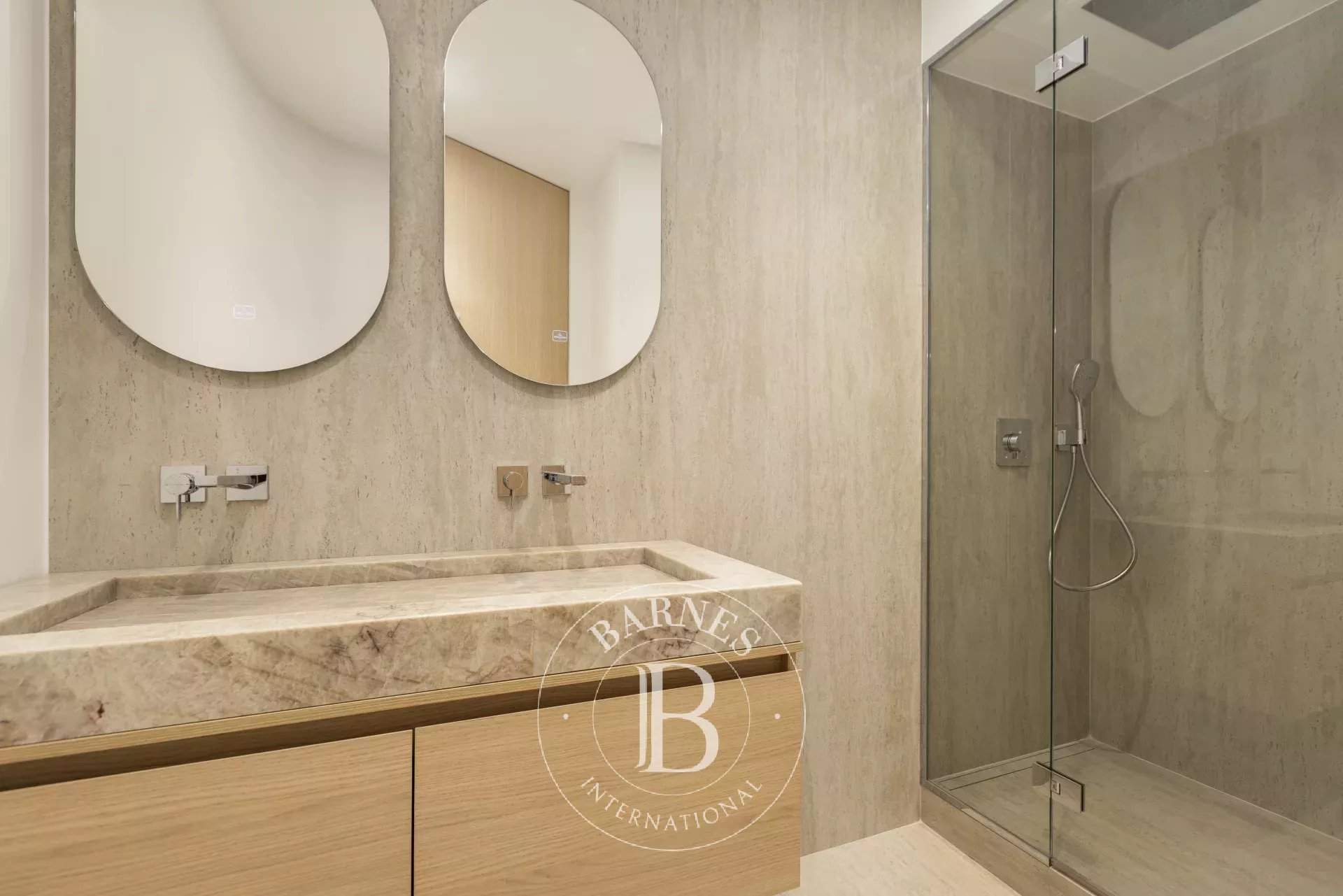 Paris  - Appartement 6 Pi&egrave;ces 2 Chambres - picture 12