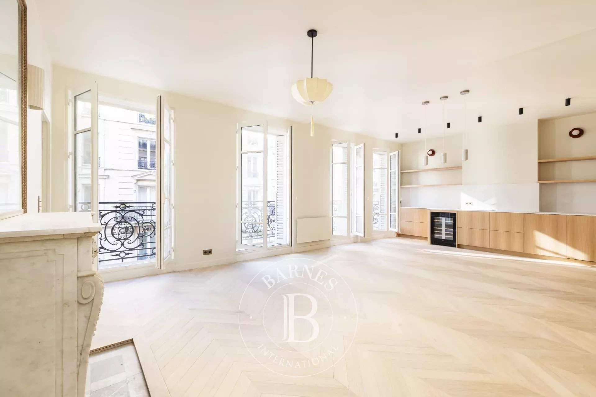 Paris  - Appartement 5 Pi&egrave;ces 3 Chambres - picture 1