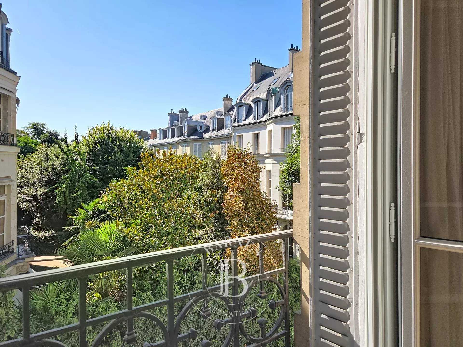Paris  - Appartement 4 Pi&egrave;ces 2 Chambres