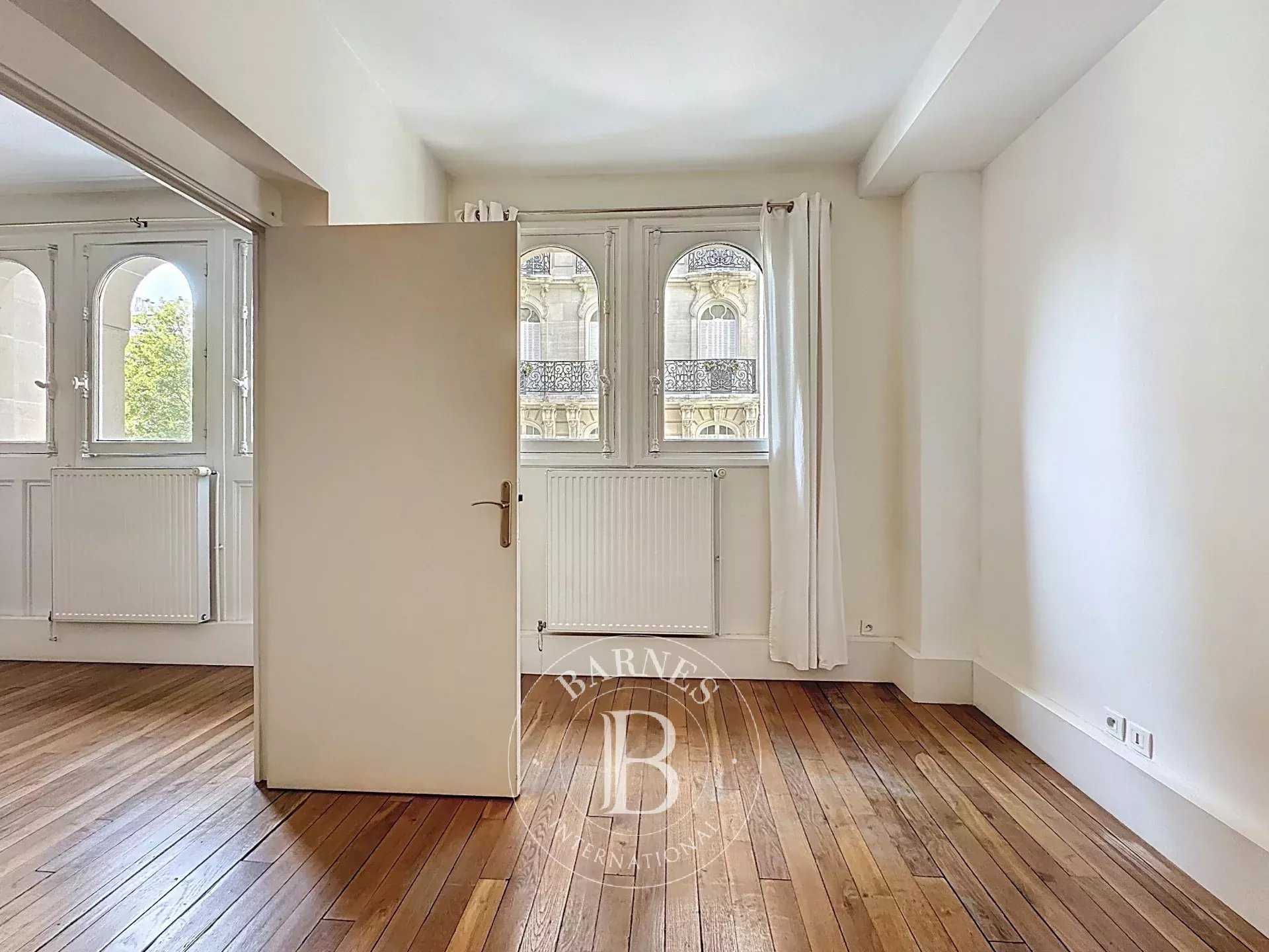 Paris  - Appartement 2 Pièces, 1 Chambre