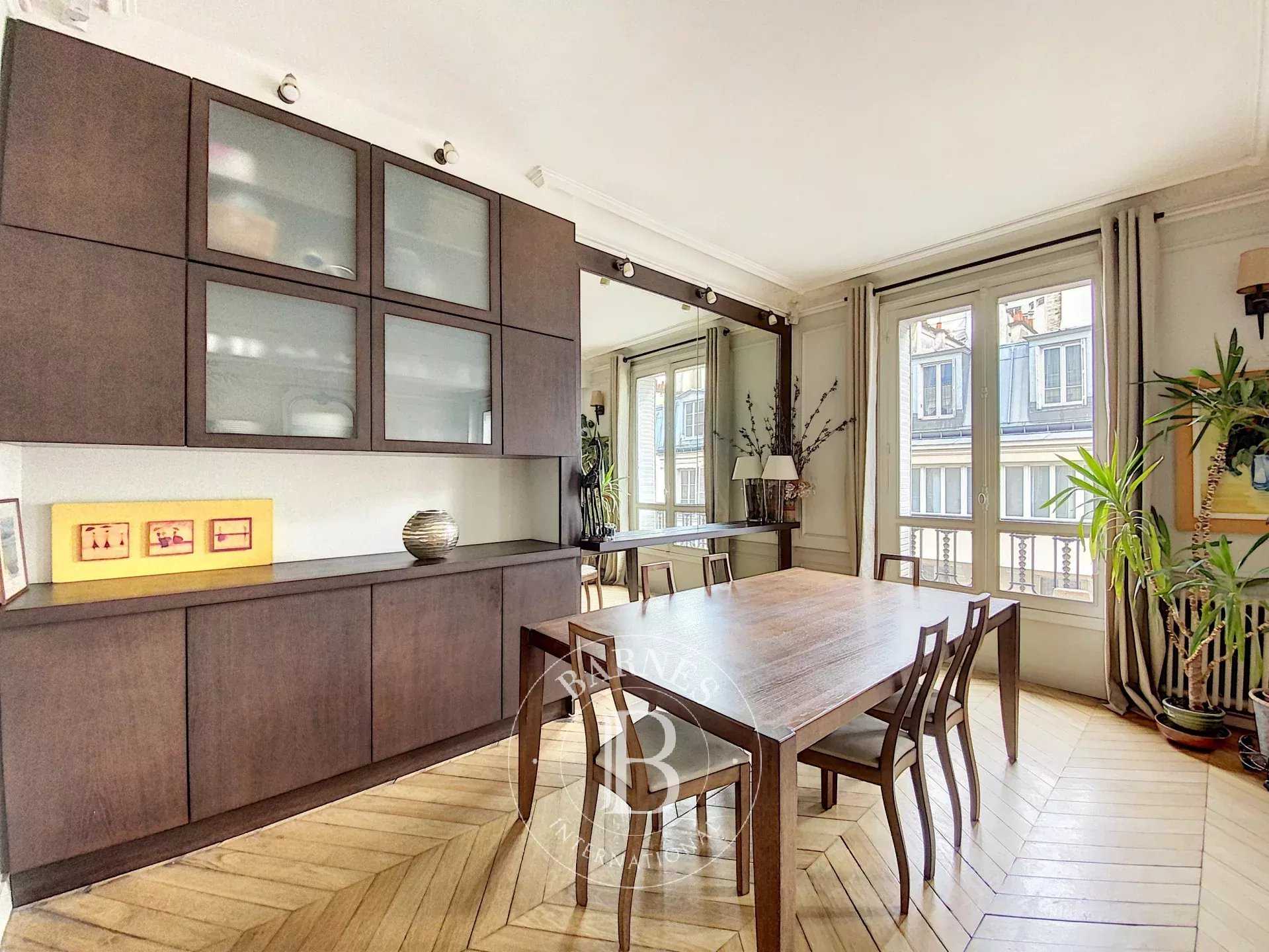 Paris  - Appartement 4 Pièces 2 Chambres