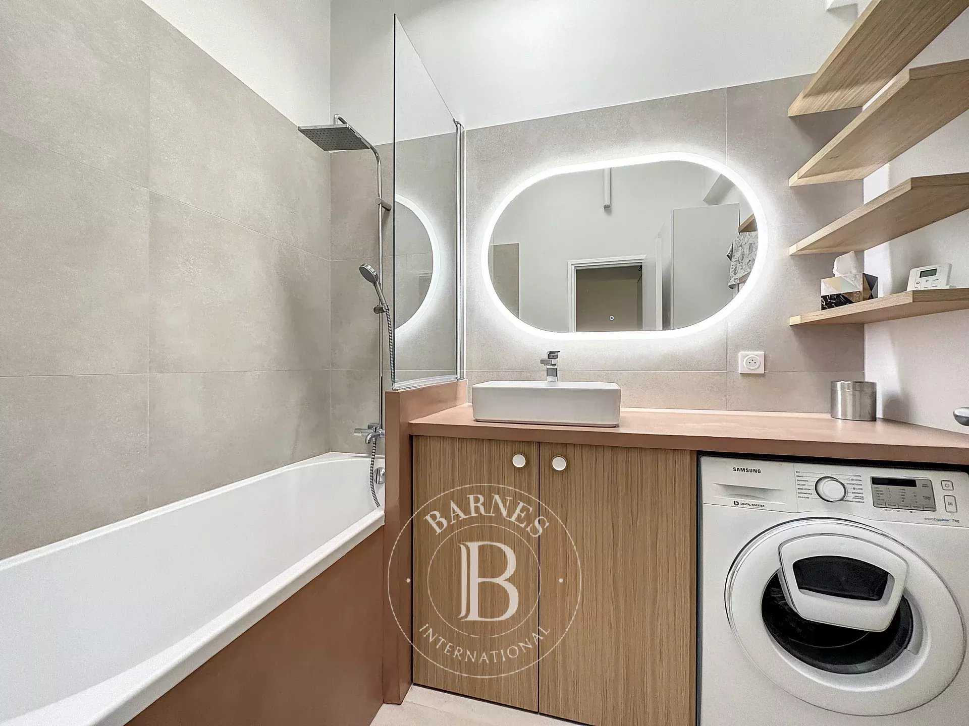 Paris  - Appartement 2 Pièces, 1 Chambre