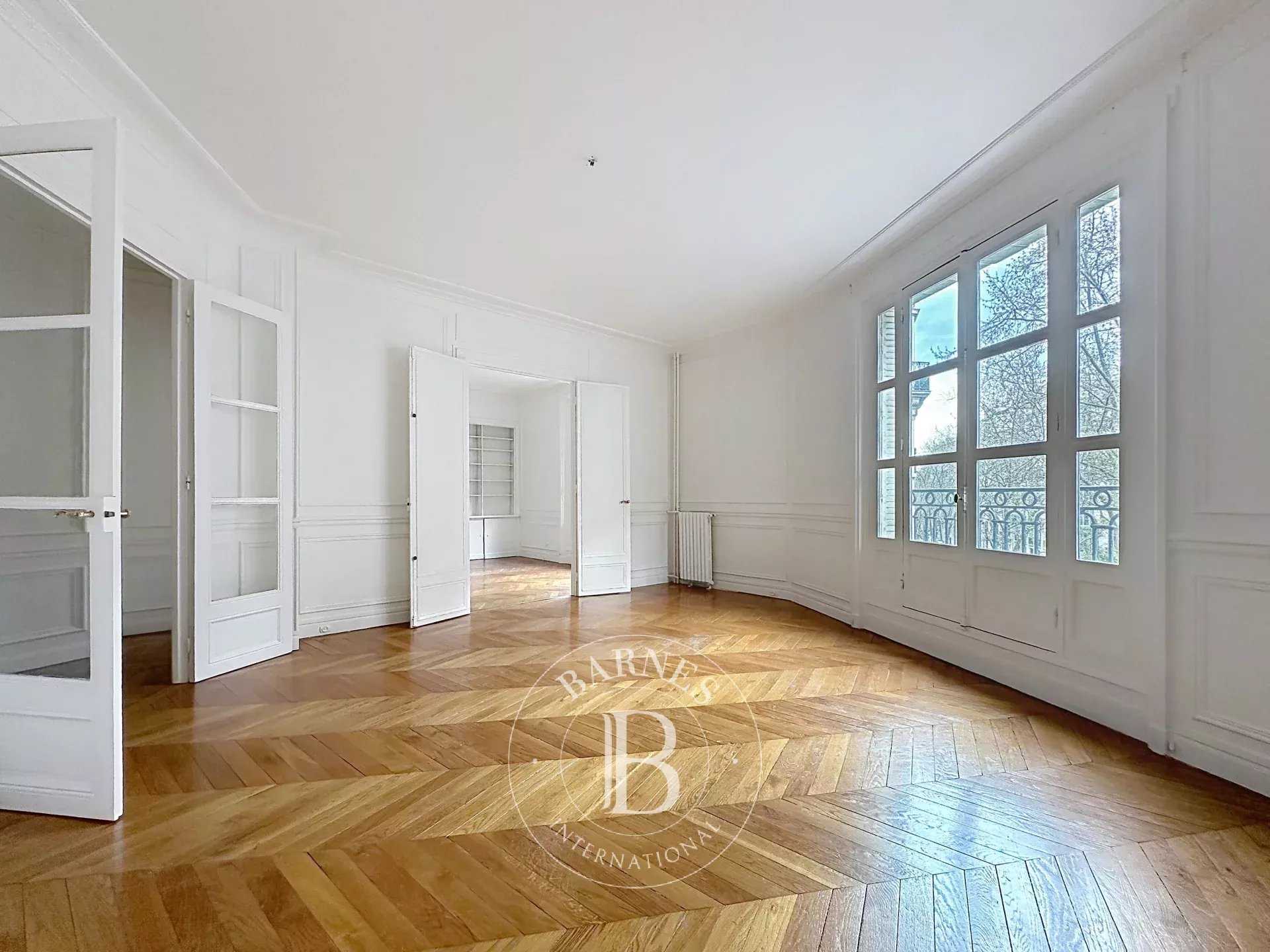 Paris  - Appartement 7 Pi&egrave;ces 4 Chambres