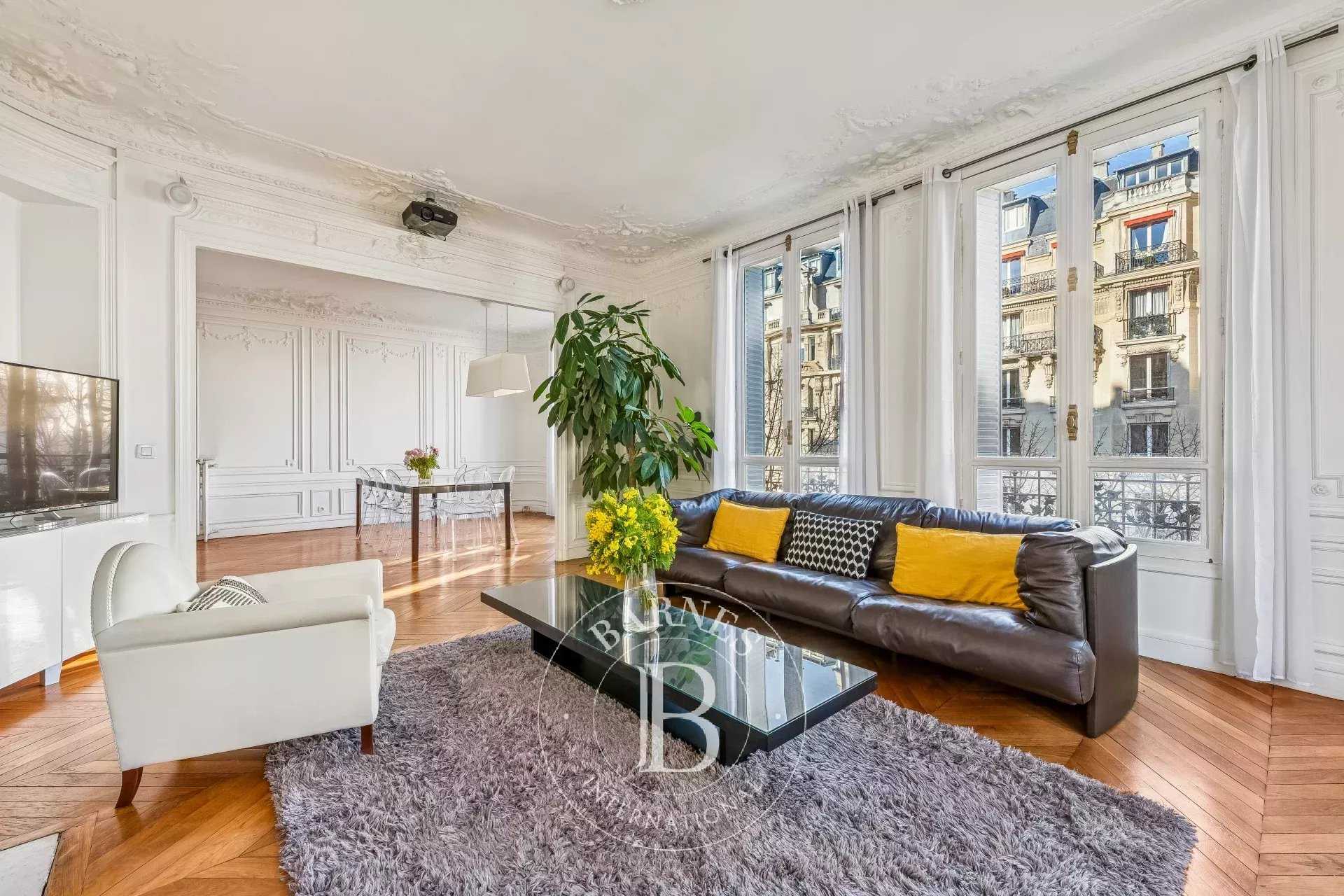 Paris  - Appartement 5 Pi&egrave;ces 3 Chambres