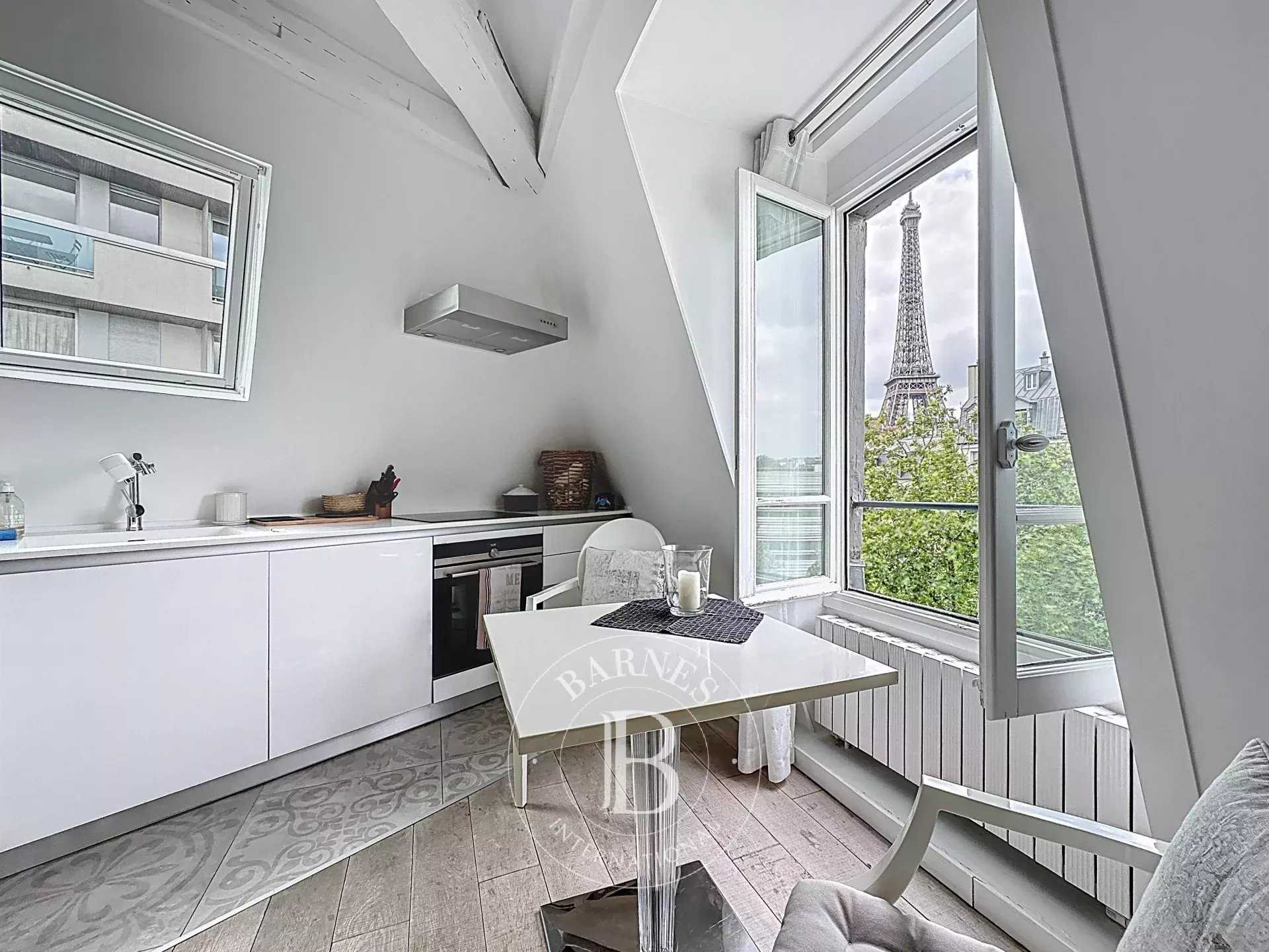 Paris  - Appartement 2 Pièces, 1 Chambre