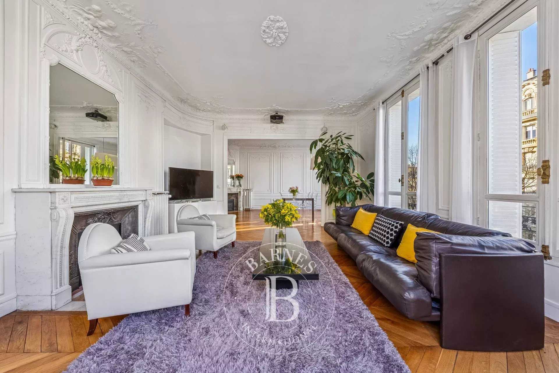 Paris  - Appartement 5 Pi&egrave;ces 3 Chambres