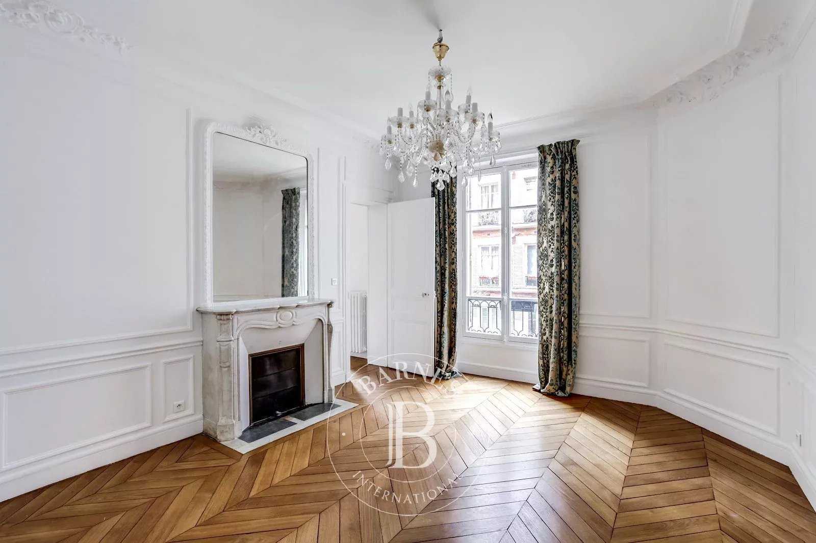 Paris  - Appartement 5 Pièces 2 Chambres