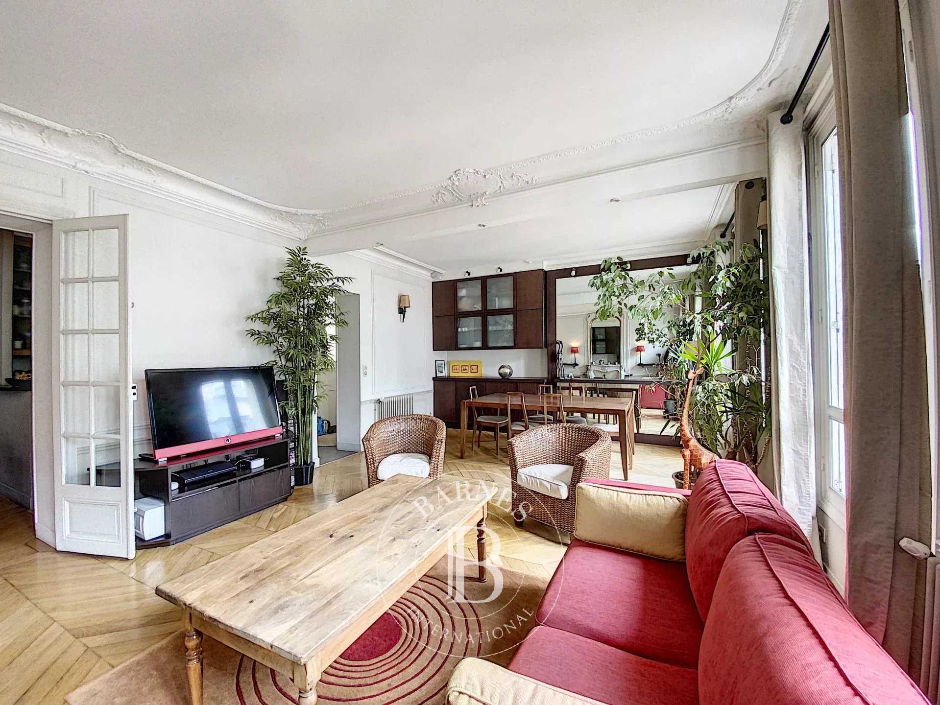 Paris  - Appartement 4 Pièces 2 Chambres