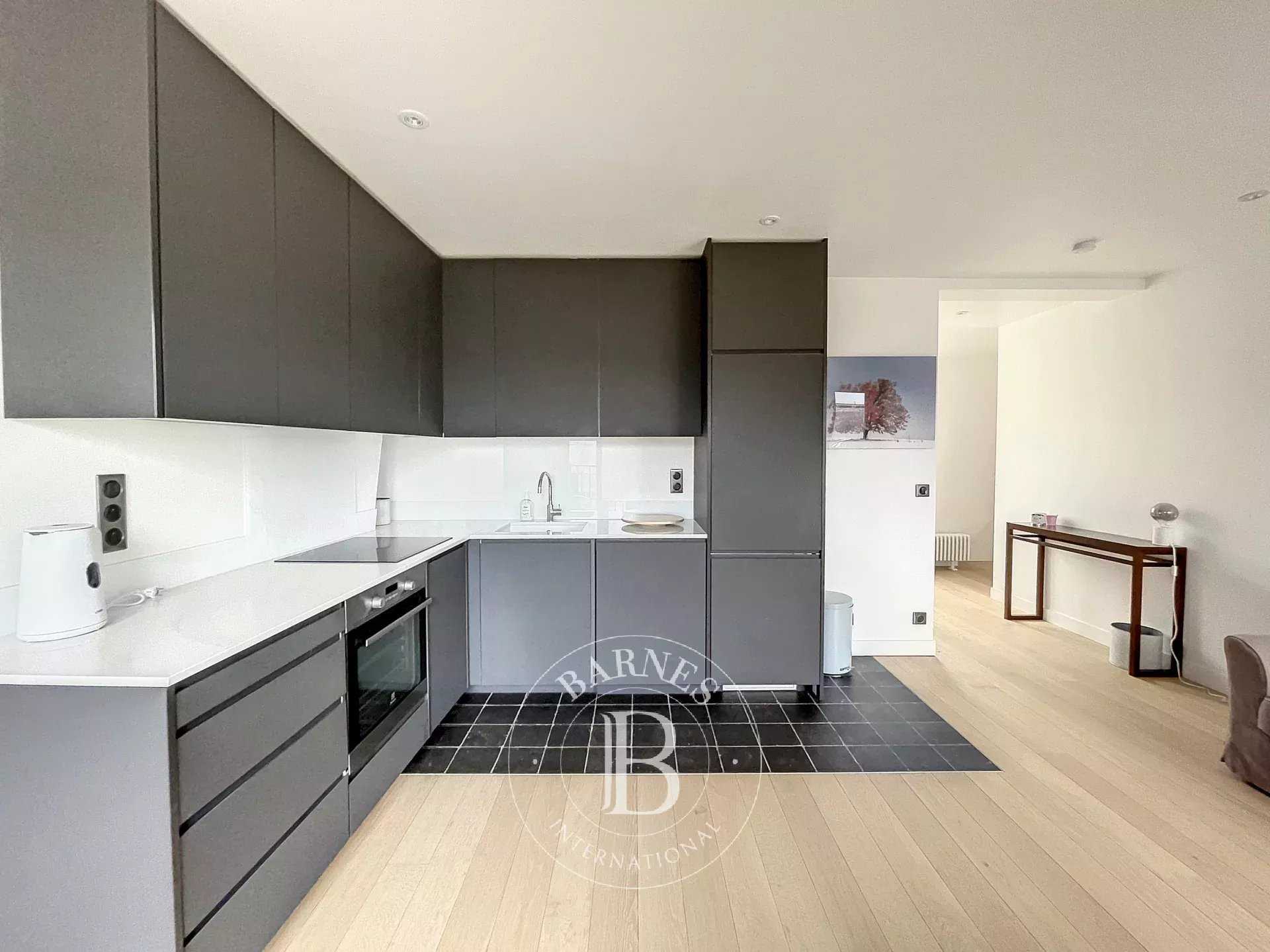 Paris  - Appartement 2 Pièces, 1 Chambre
