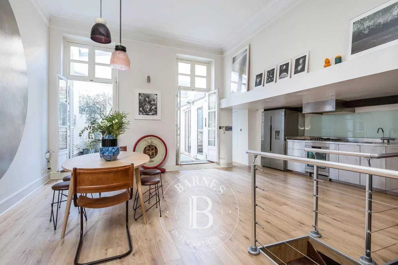 Paris  - Appartement 8 Pièces 4 Chambres