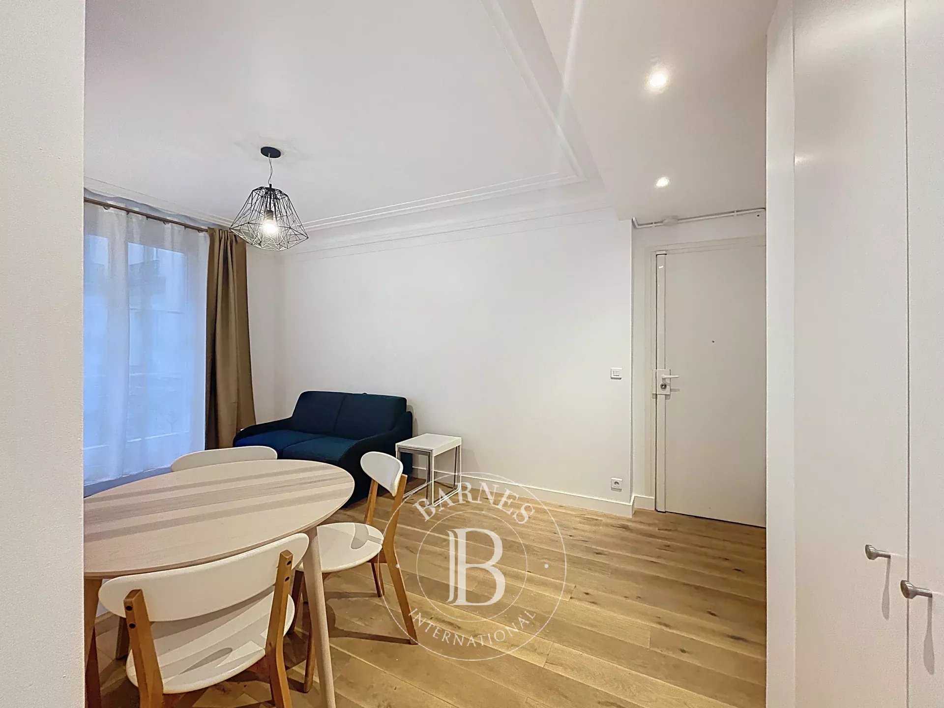 Paris  - Appartement 2 Pièces, 1 Chambre
