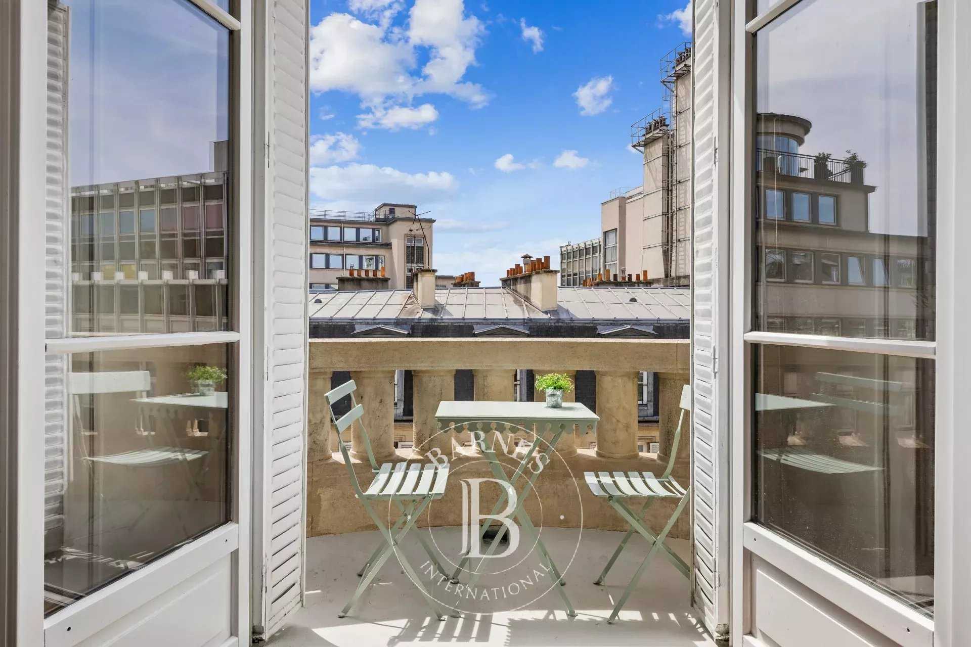 Paris  - Appartement 5 Pi&egrave;ces 3 Chambres