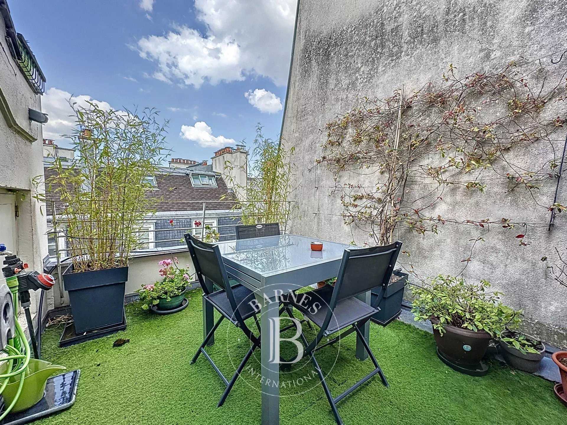Paris  - Appartement 3 Pièces 2 Chambres