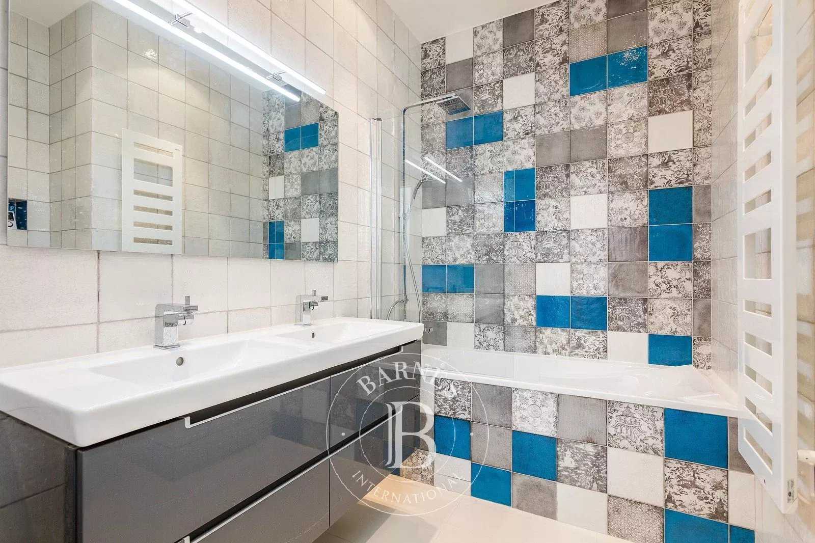 Paris  - Appartement 4 Pi&egrave;ces 3 Chambres