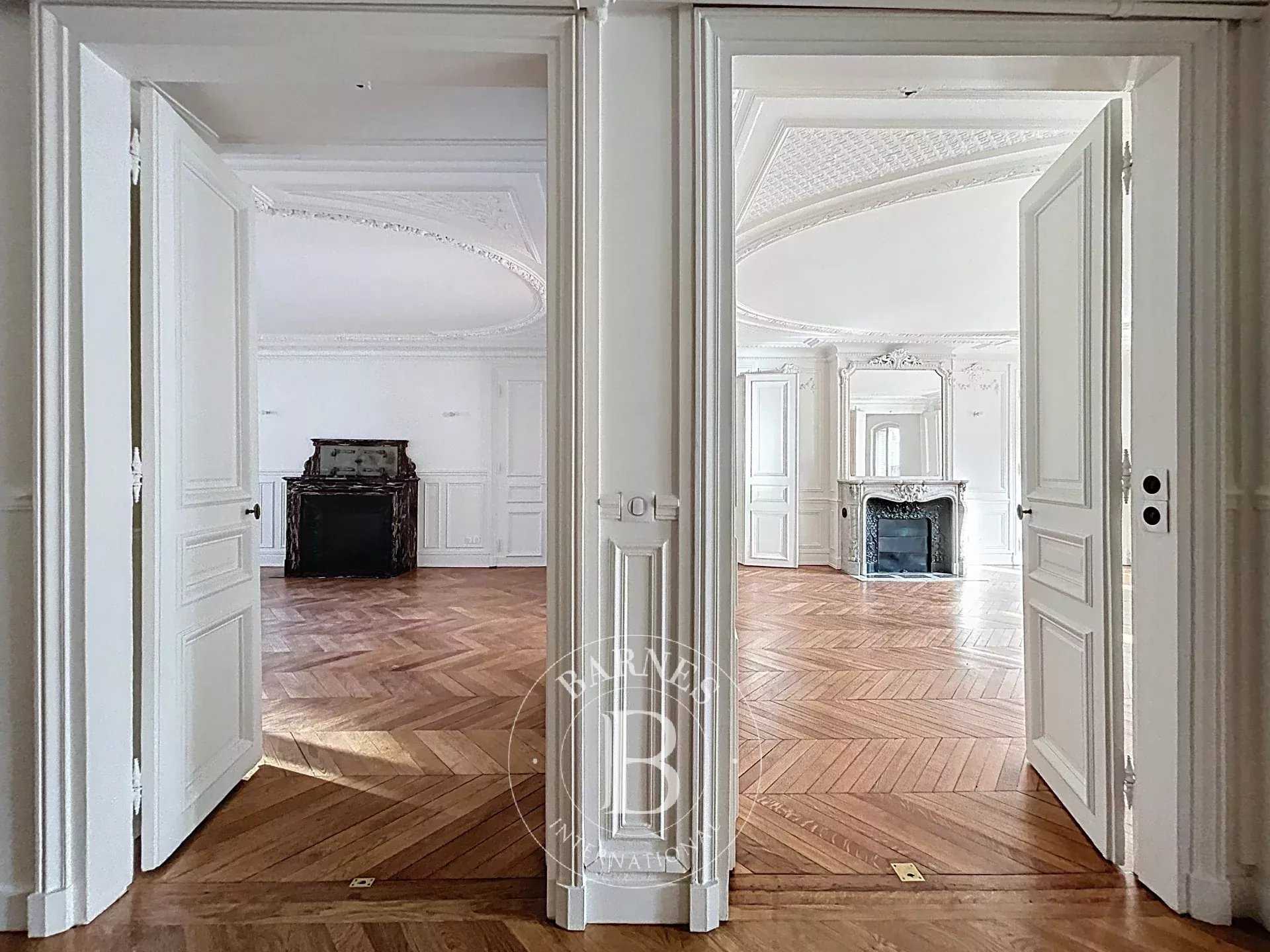 Paris  - Appartement 8 Pièces