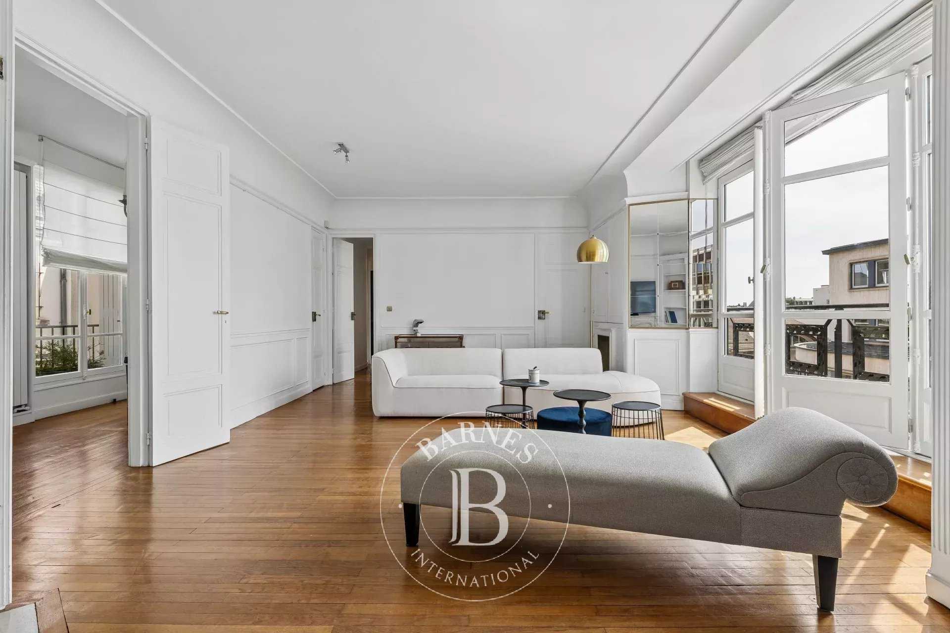 Paris  - Appartement 5 Pi&egrave;ces 3 Chambres