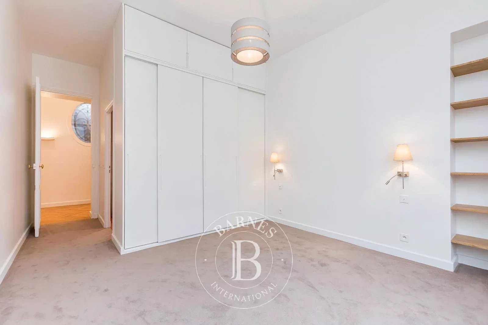 Paris  - Appartement 4 Pi&egrave;ces 3 Chambres