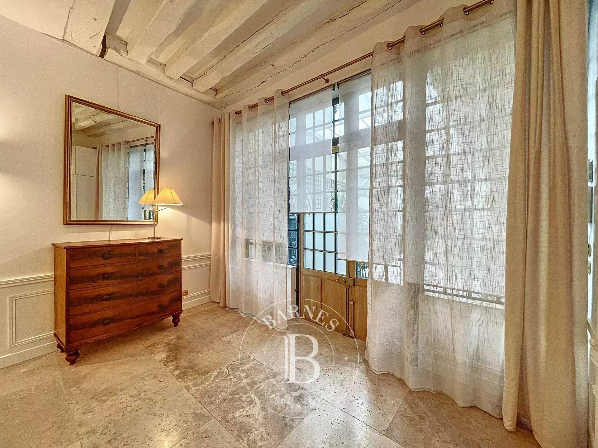 Paris  - Appartement 2 Pièces, 1 Chambre