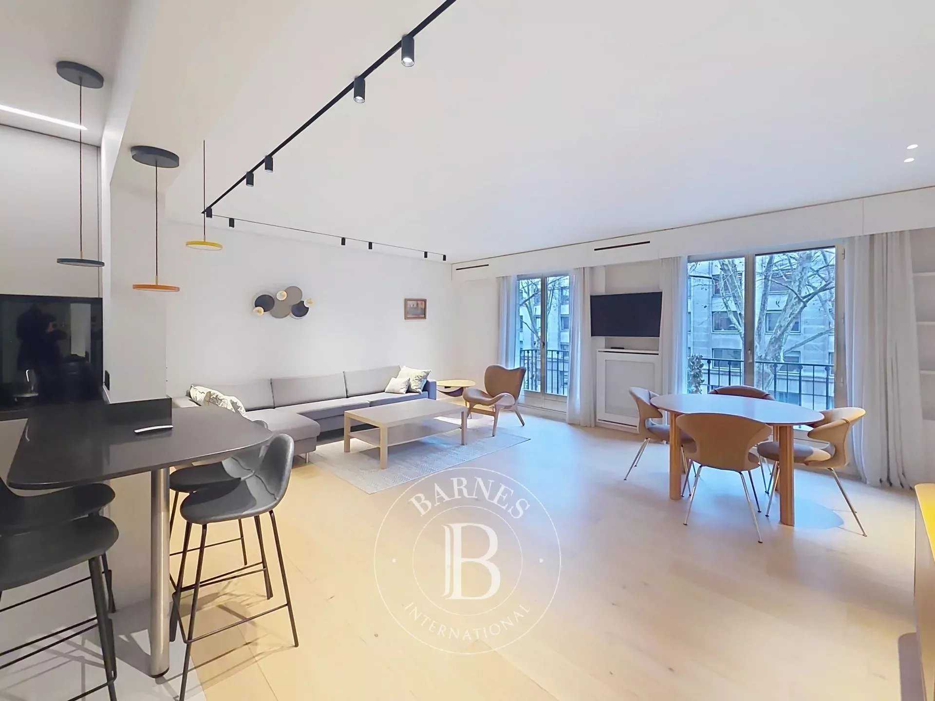 Paris  - Appartement 5 Pi&egrave;ces 2 Chambres