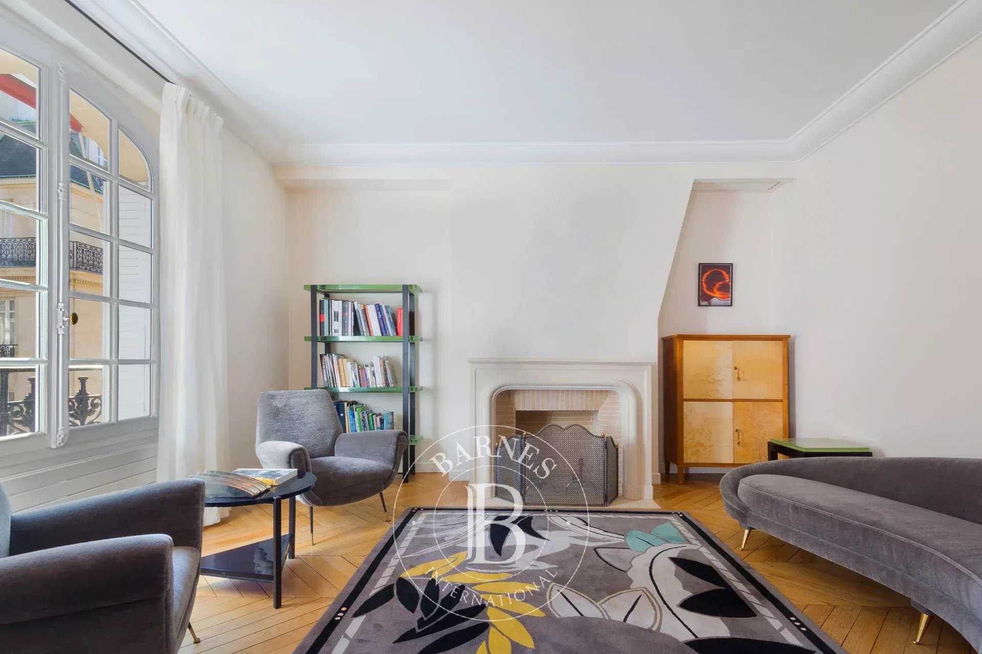 Paris  - Appartement 5 Pièces 2 Chambres