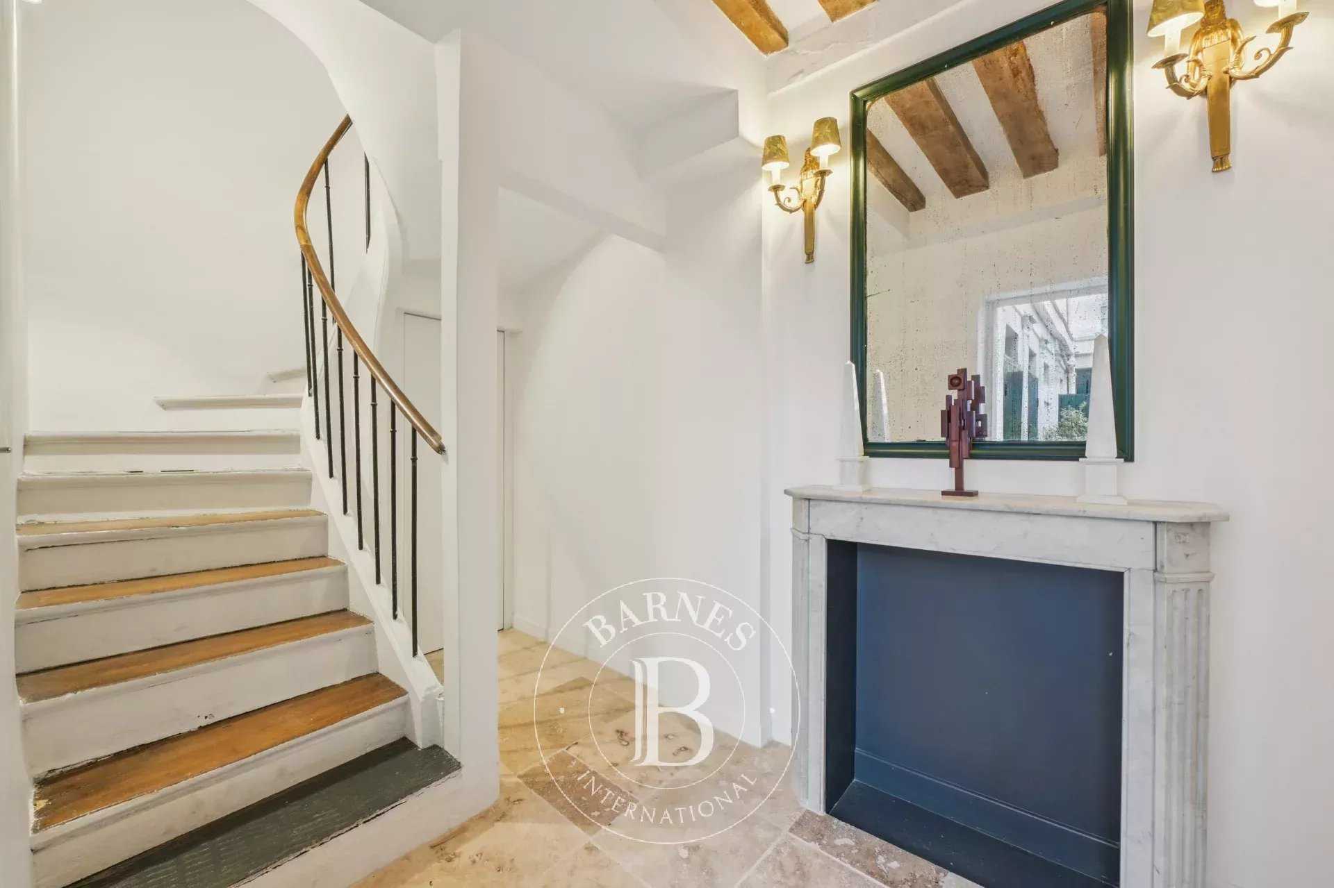 Paris  - Appartement 3 Pi&egrave;ces 2 Chambres