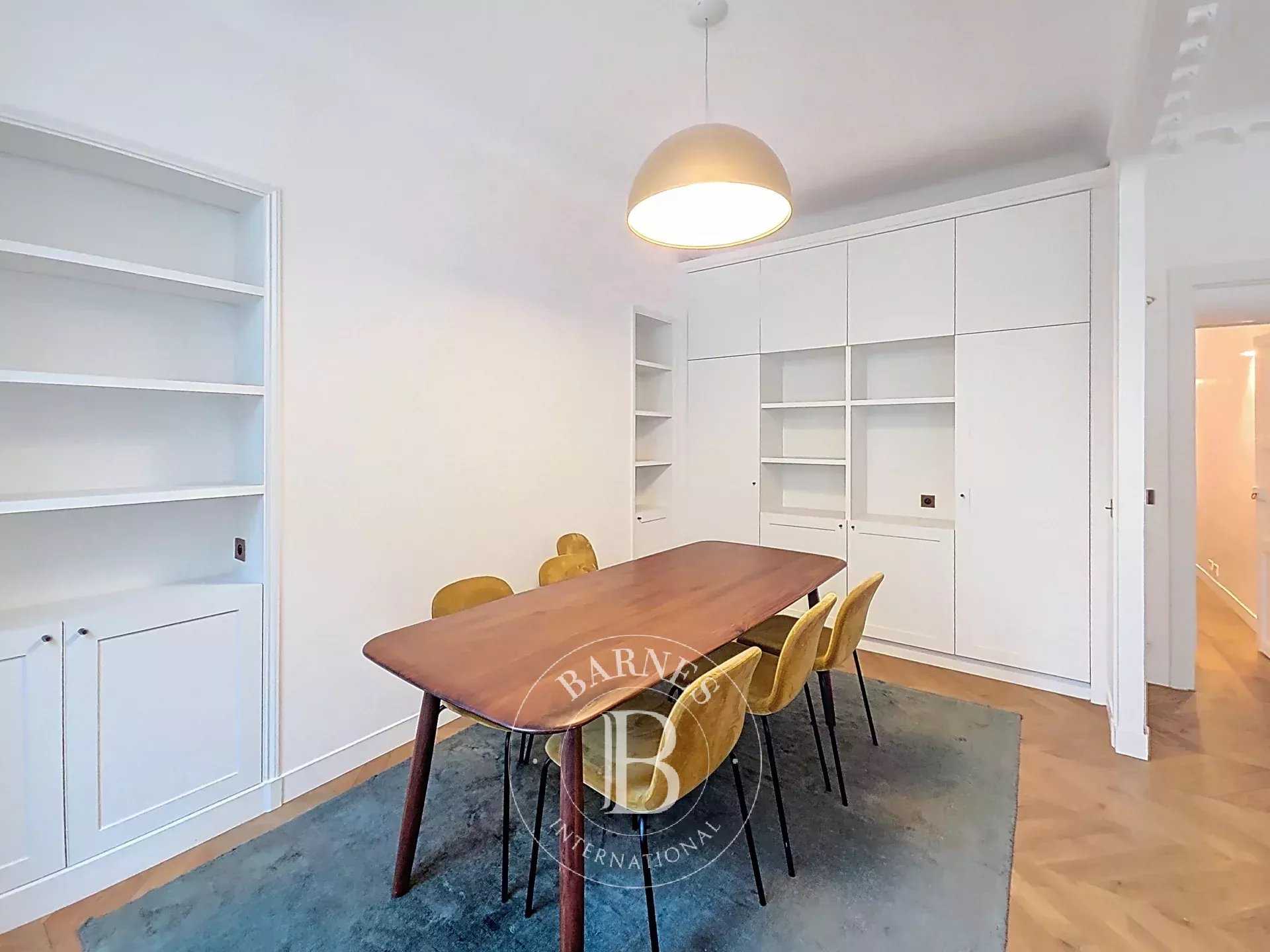 Paris  - Appartement 4 Pi&egrave;ces 2 Chambres