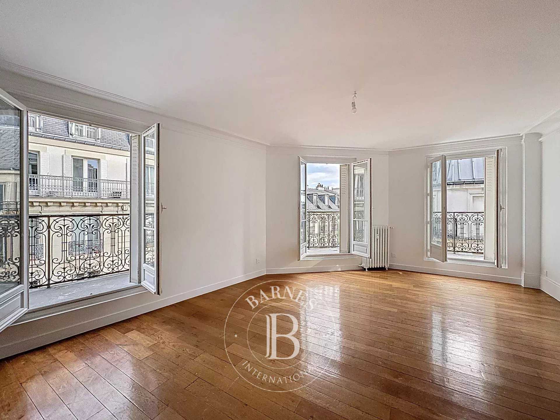 Paris  - Appartement 4 Pièces 3 Chambres