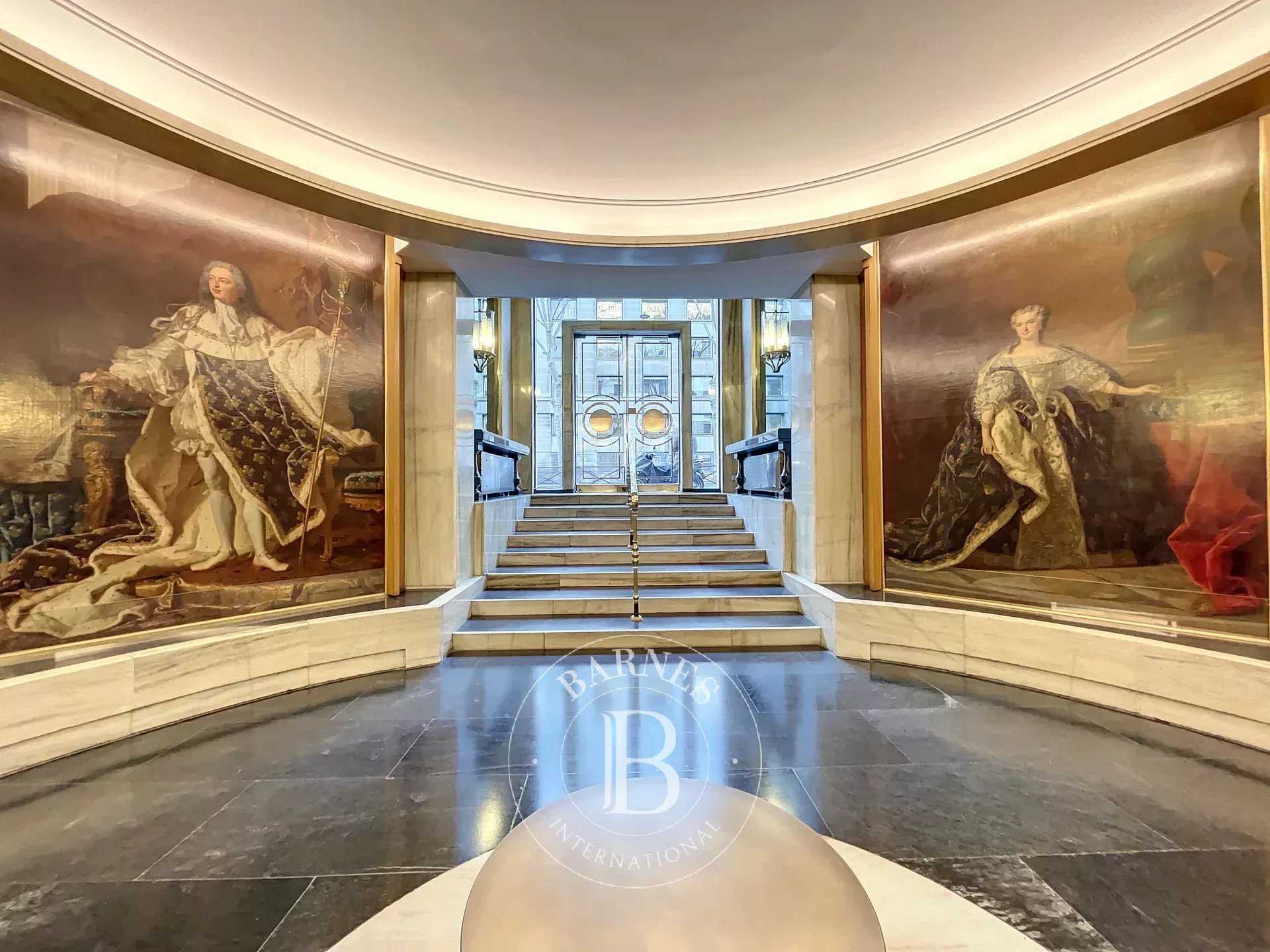 Paris  - Appartement 5 Pi&egrave;ces 2 Chambres