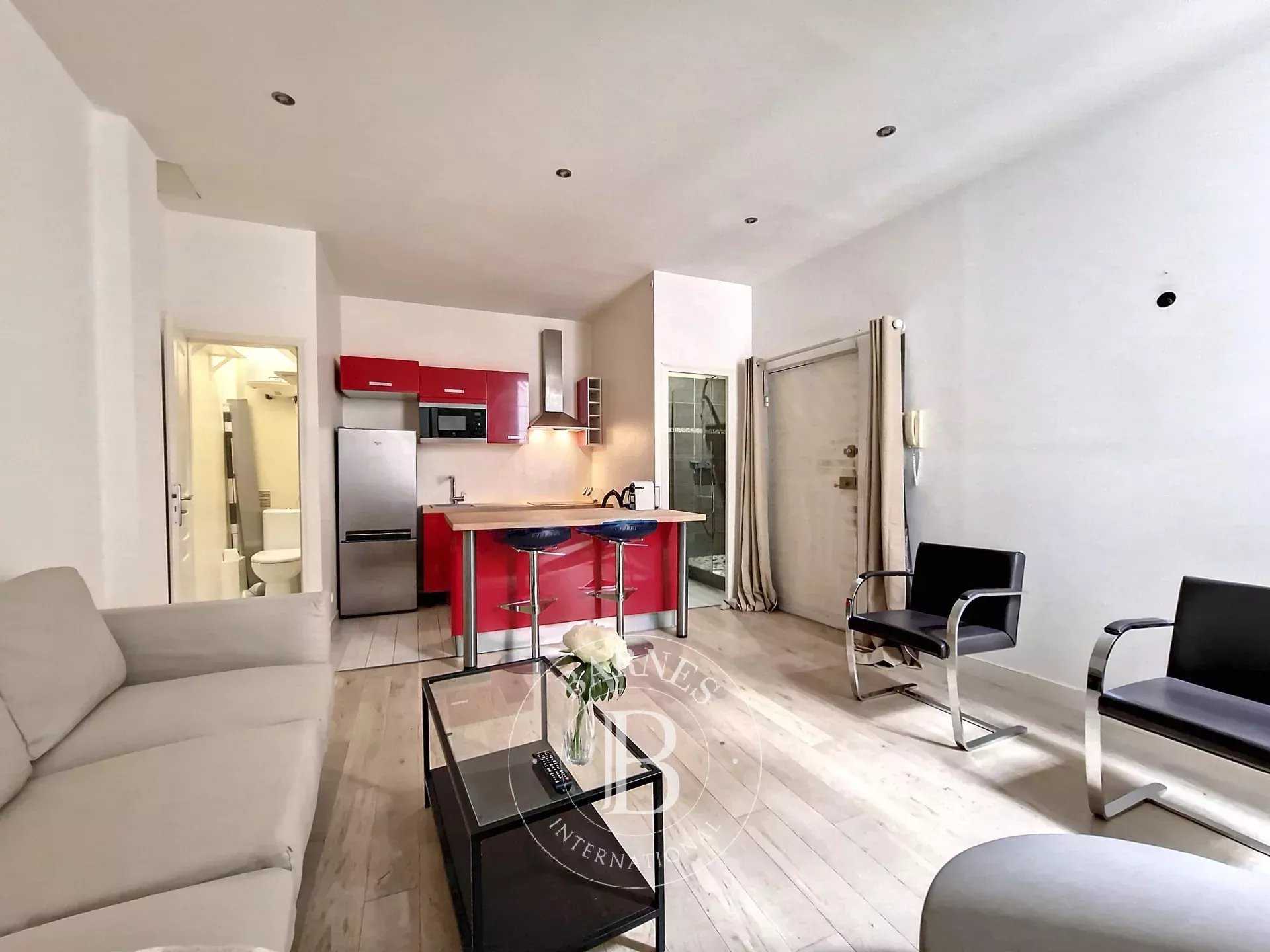 Paris  - Appartement 2 Pièces, 1 Chambre