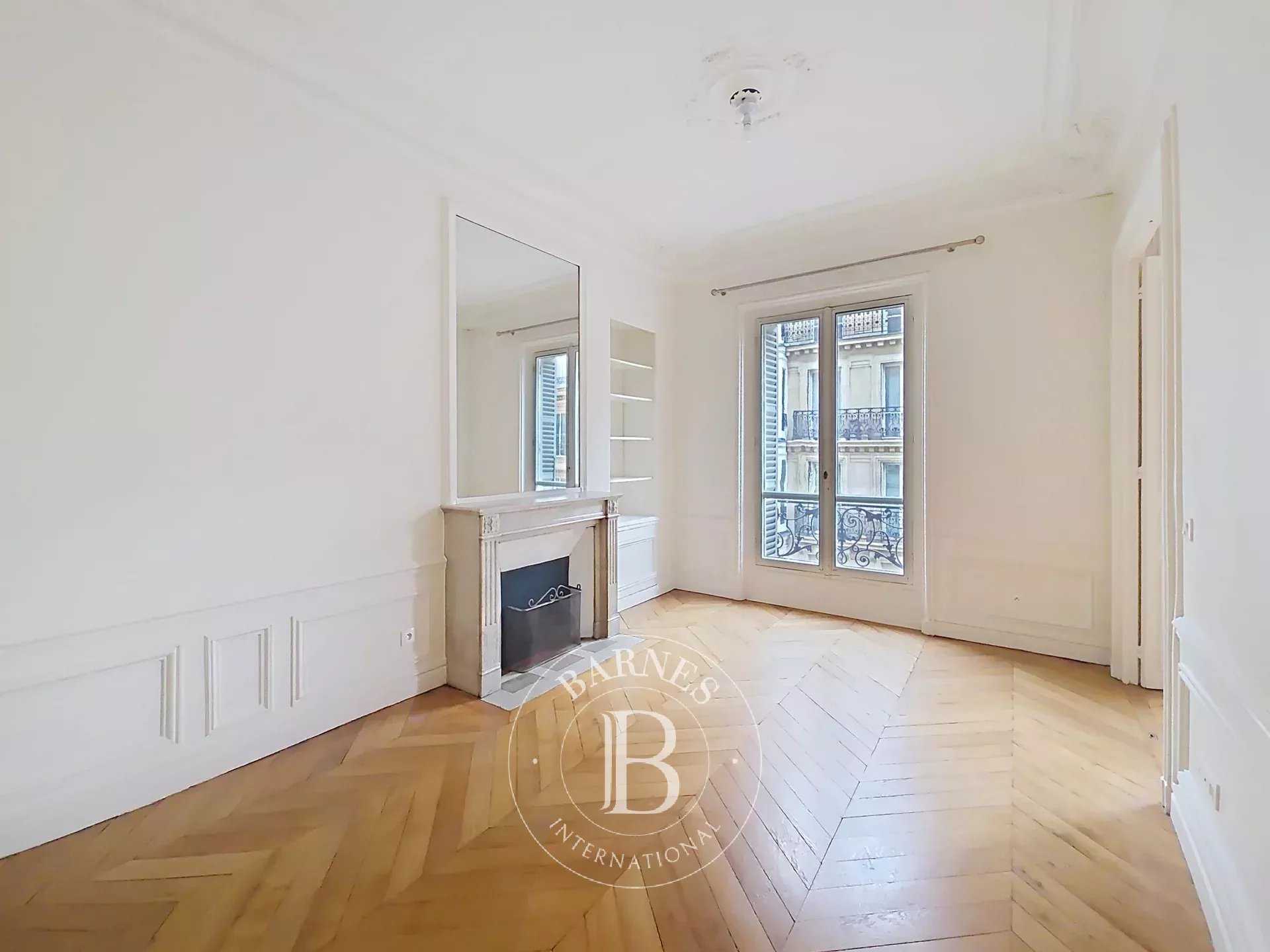 Paris  - Appartement 5 Pi&egrave;ces 3 Chambres