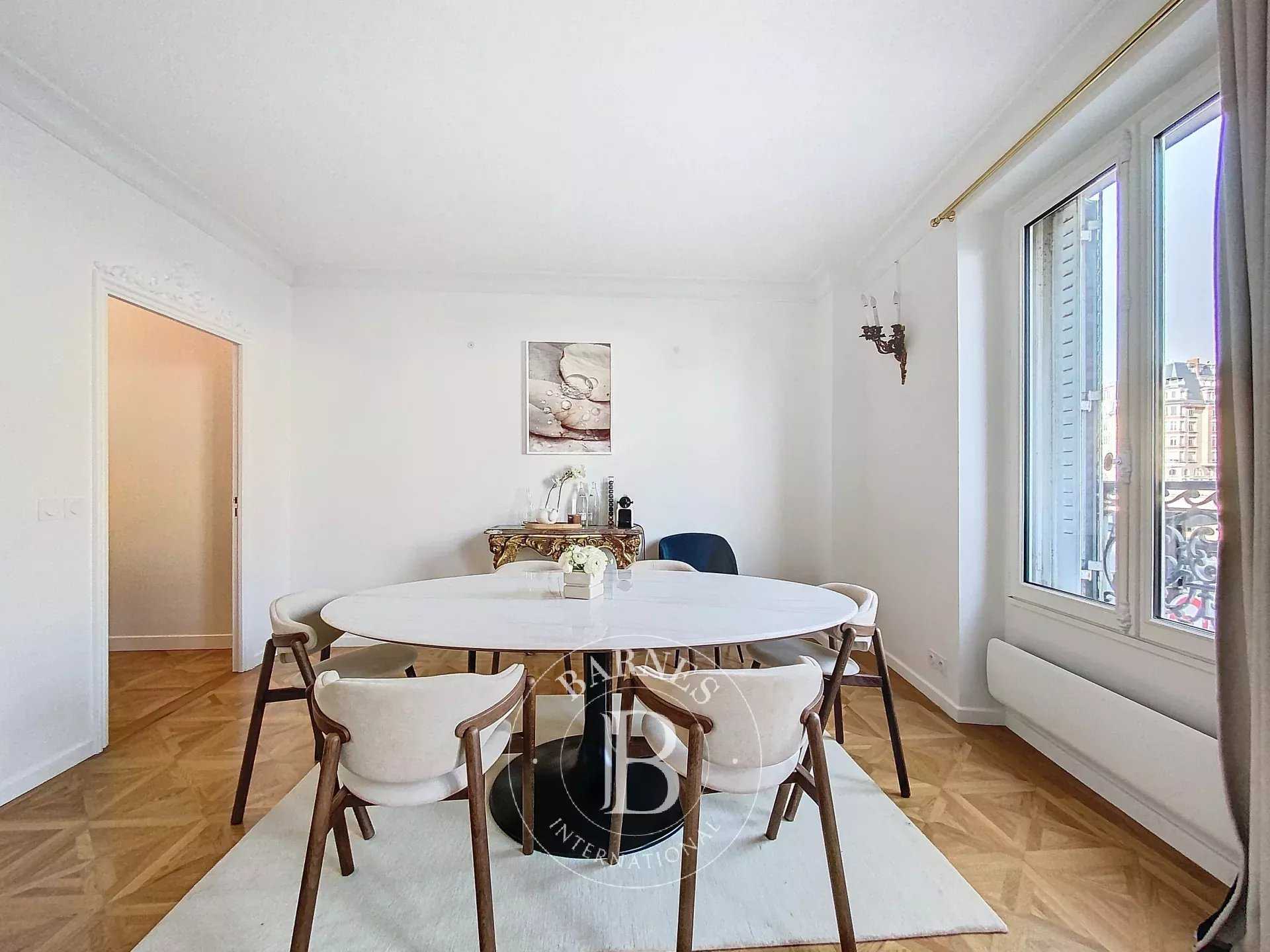 Paris  - Appartement 3 Pièces 2 Chambres