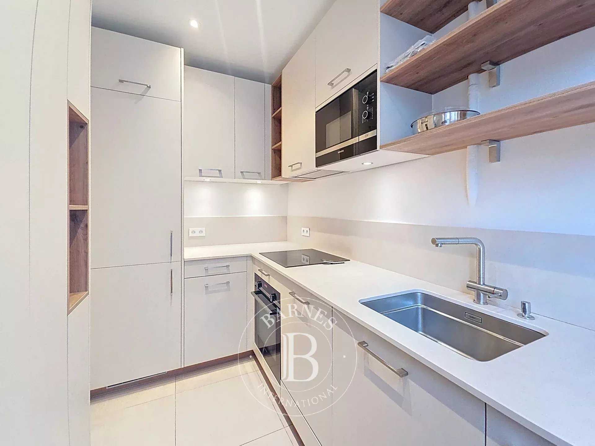 Paris  - Appartement 4 Pi&egrave;ces 2 Chambres